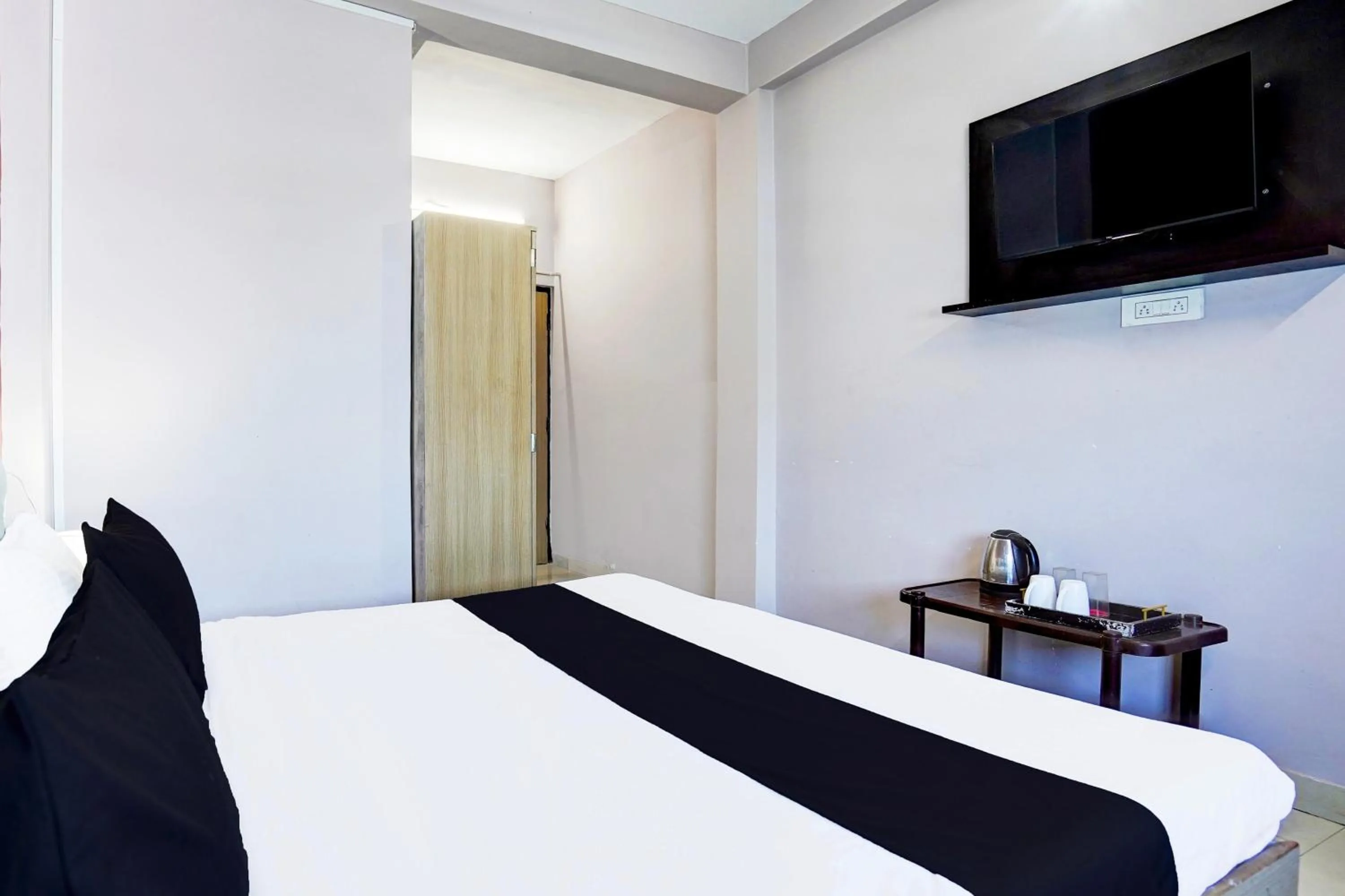 Bedroom, Bed in Super Hotel O BLW Kakarmatta Near Banaras Junction