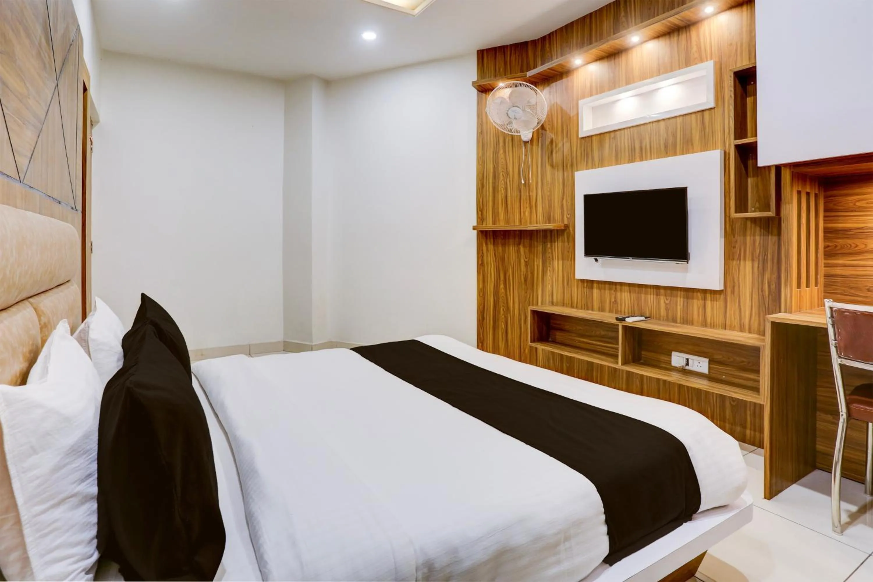 Bedroom, Bed in Super Townhouse Model Town Rohtak Formerly Hotel Tathastu