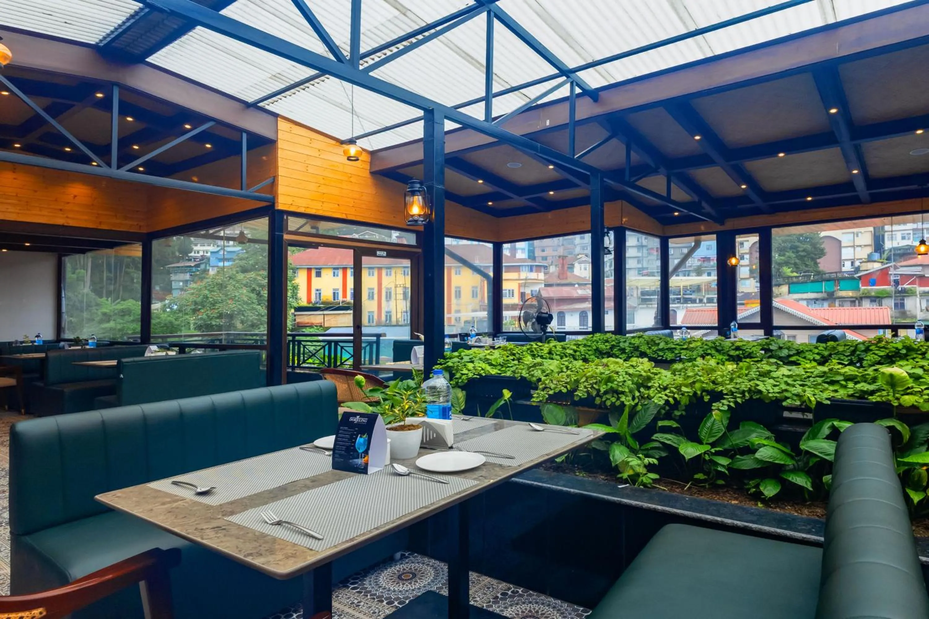 Restaurant/places to eat in Sumitel JB Park