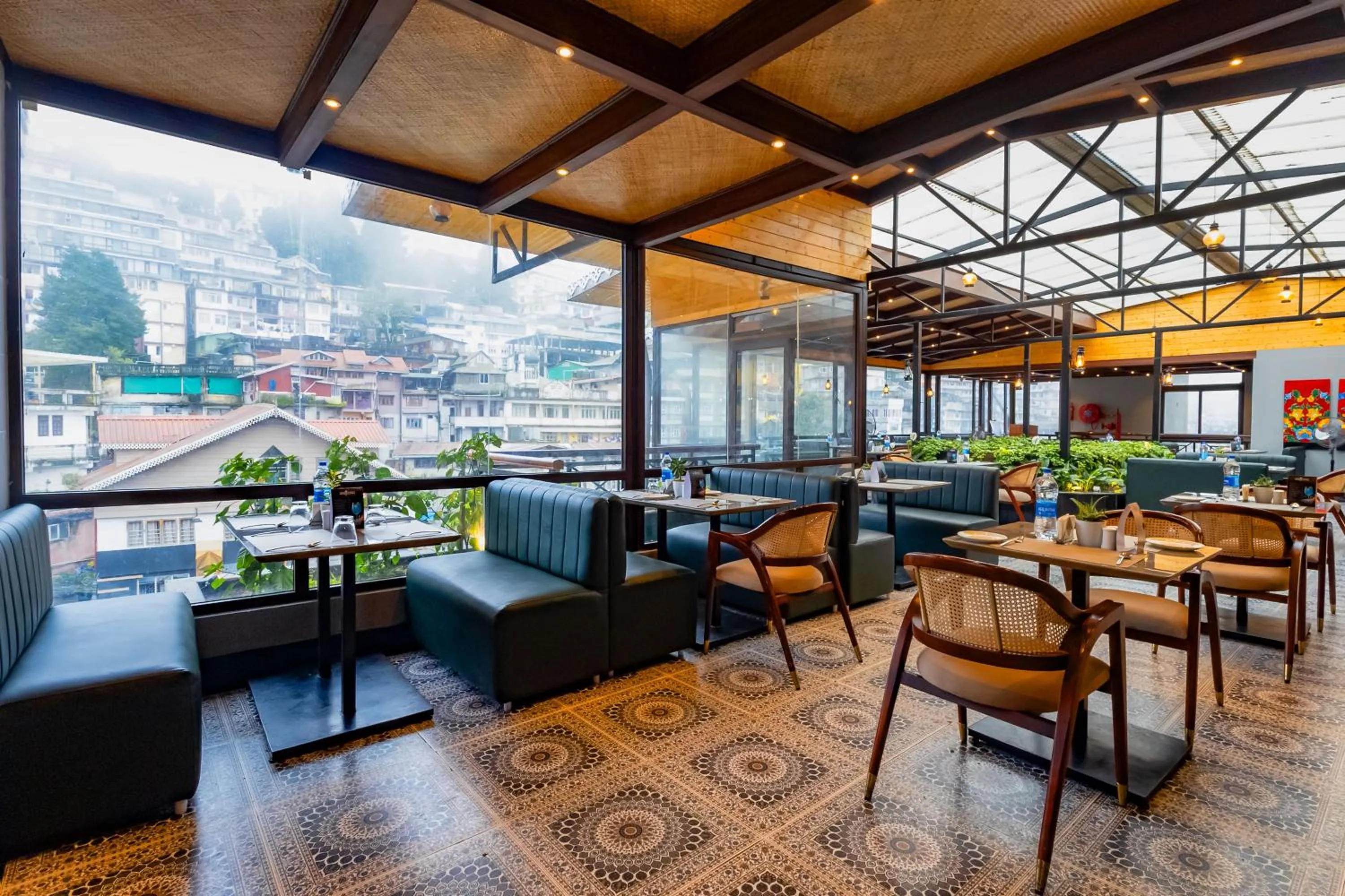 Restaurant/places to eat in Sumitel JB Park