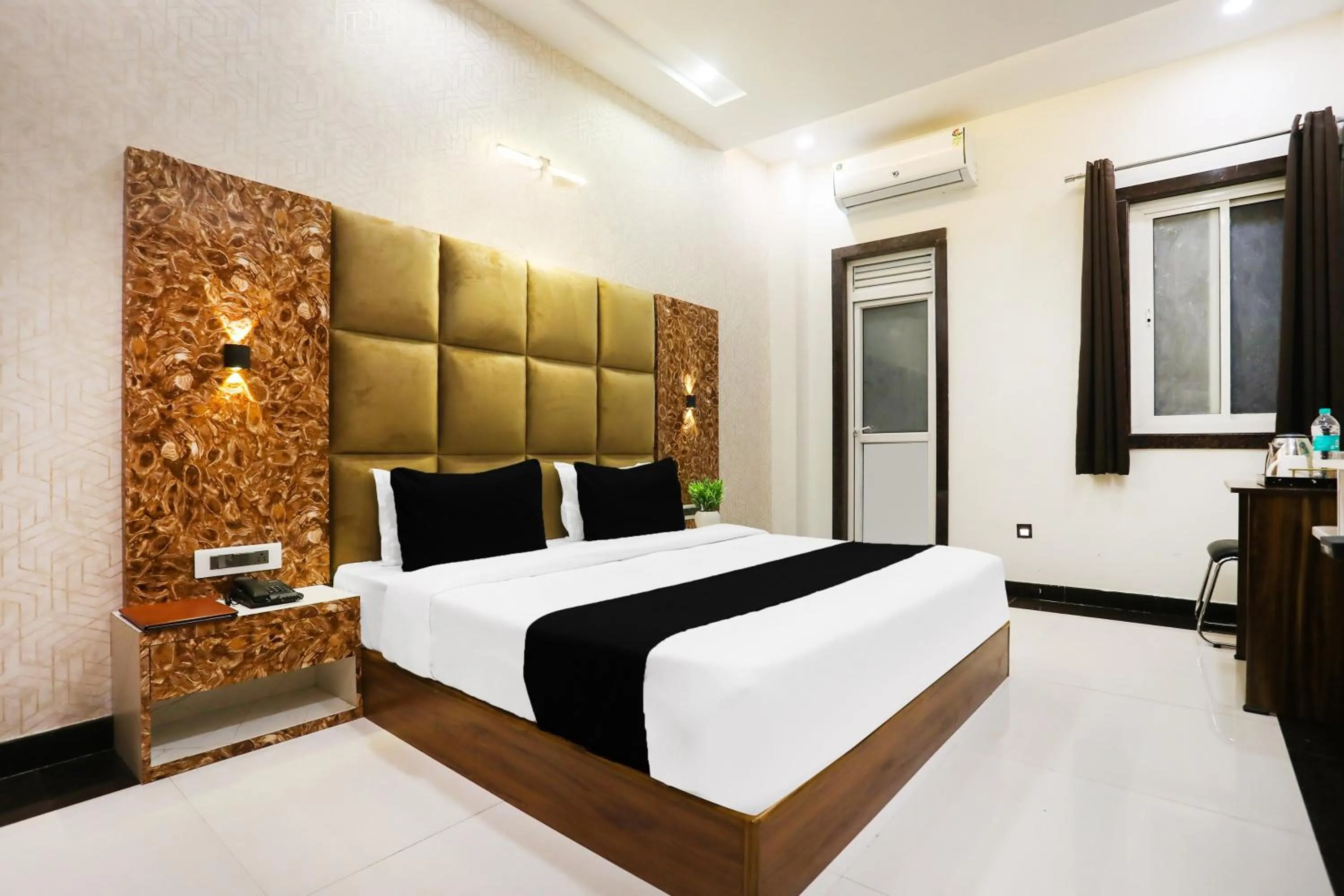 Bedroom, Bed in Townhouse Kota Airport Formerly Hotel Shaily Royal