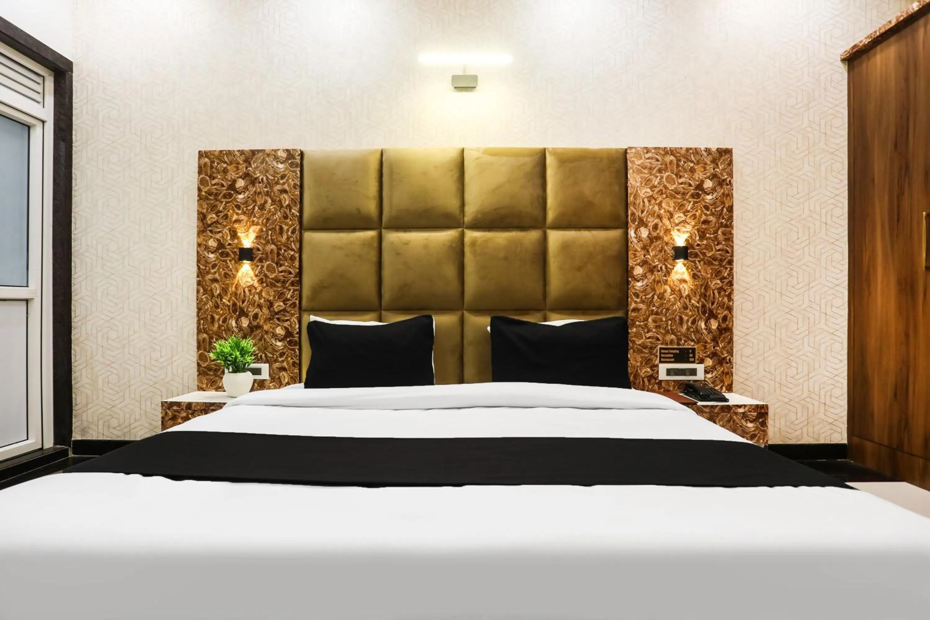 Bedroom, Bed in Townhouse Kota Airport Formerly Hotel Shaily Royal