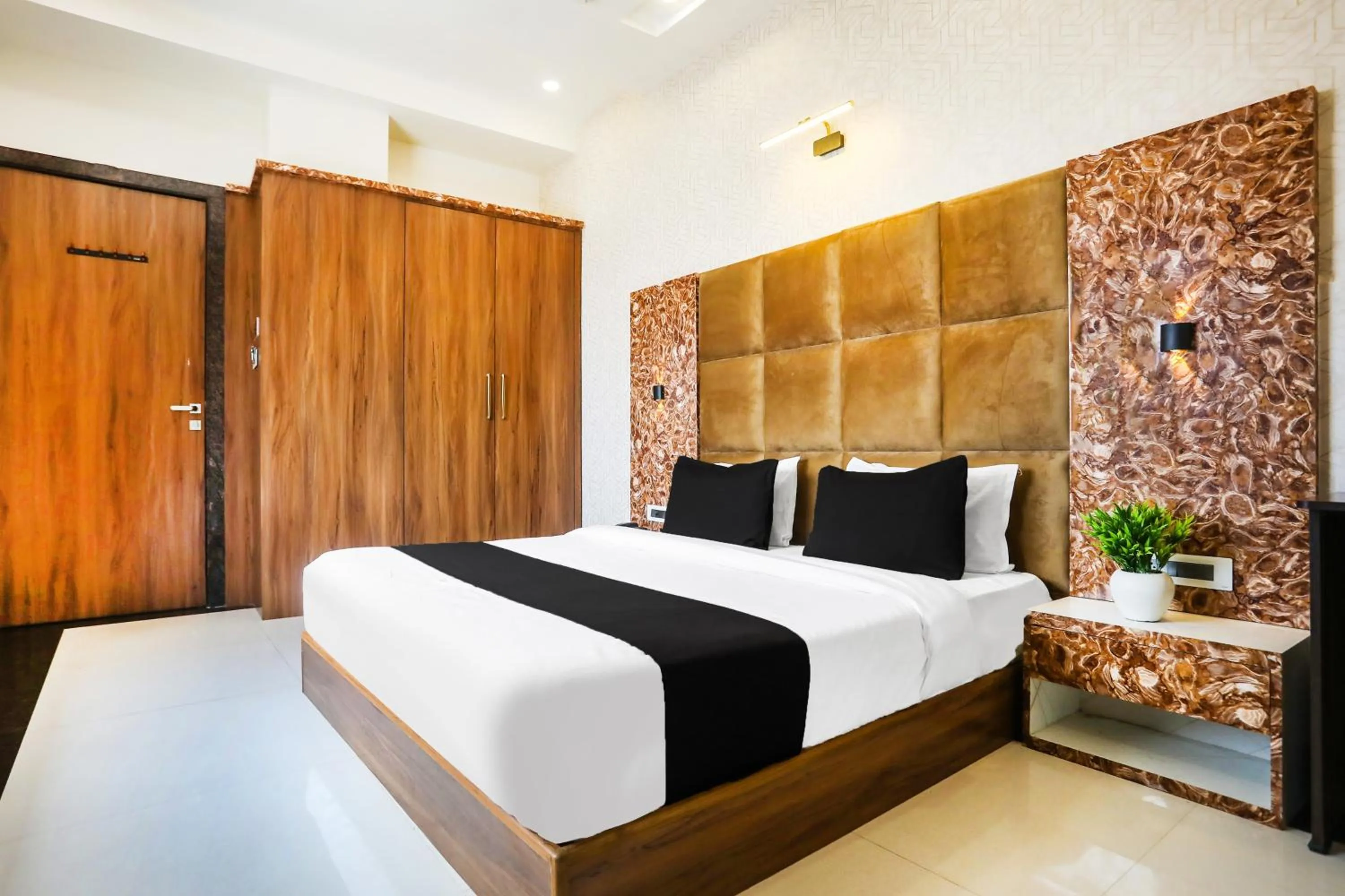 Bedroom, Bed in Townhouse Kota Airport Formerly Hotel Shaily Royal