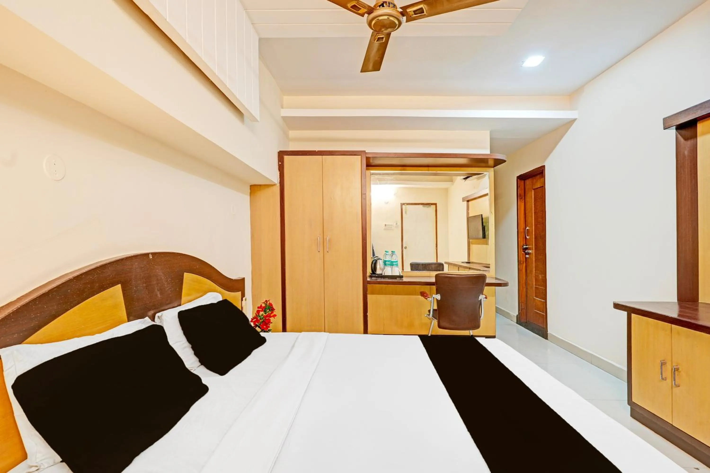 Bedroom, Bed in Hotel O Anantapur
