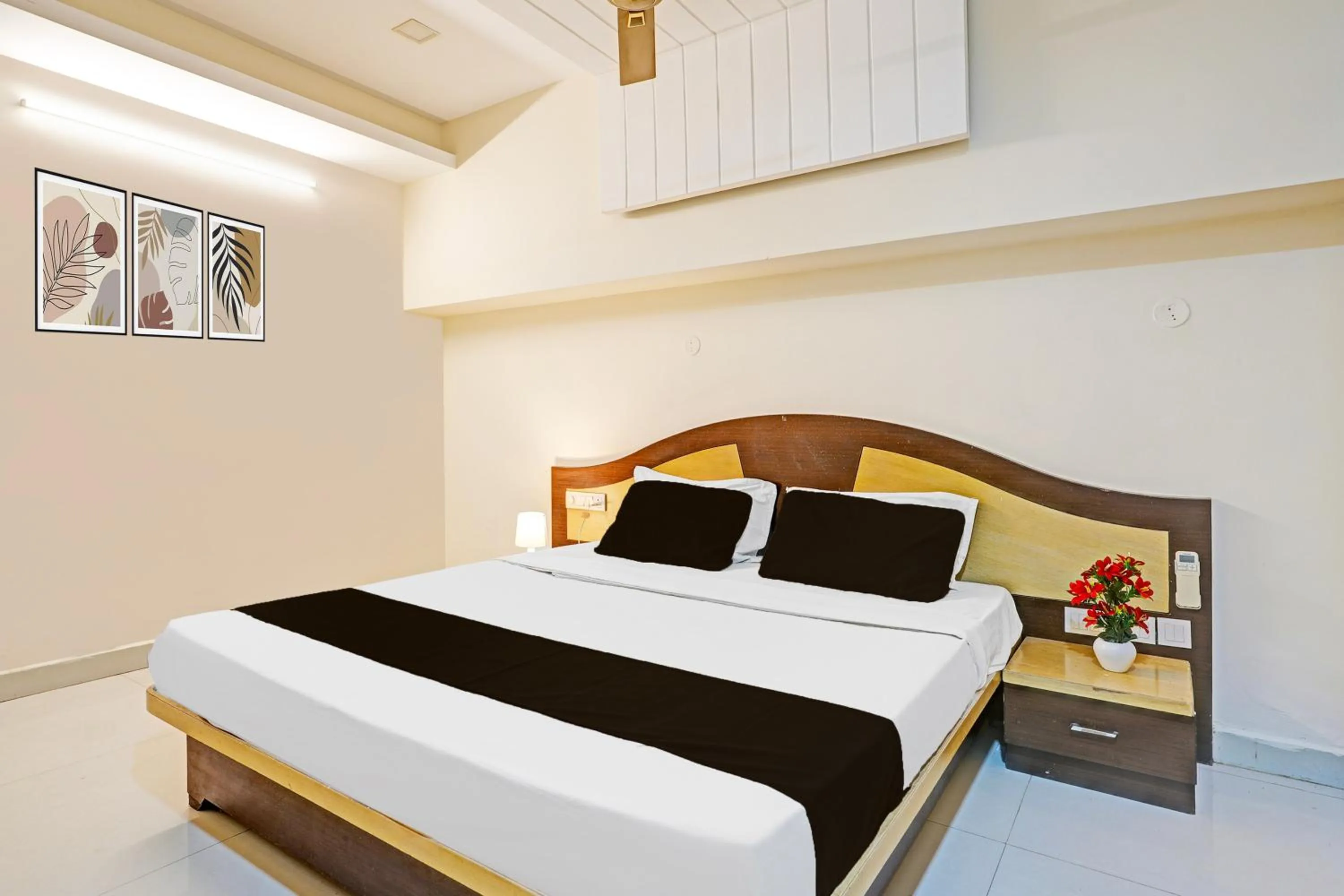 Bedroom, Bed in Hotel O Anantapur