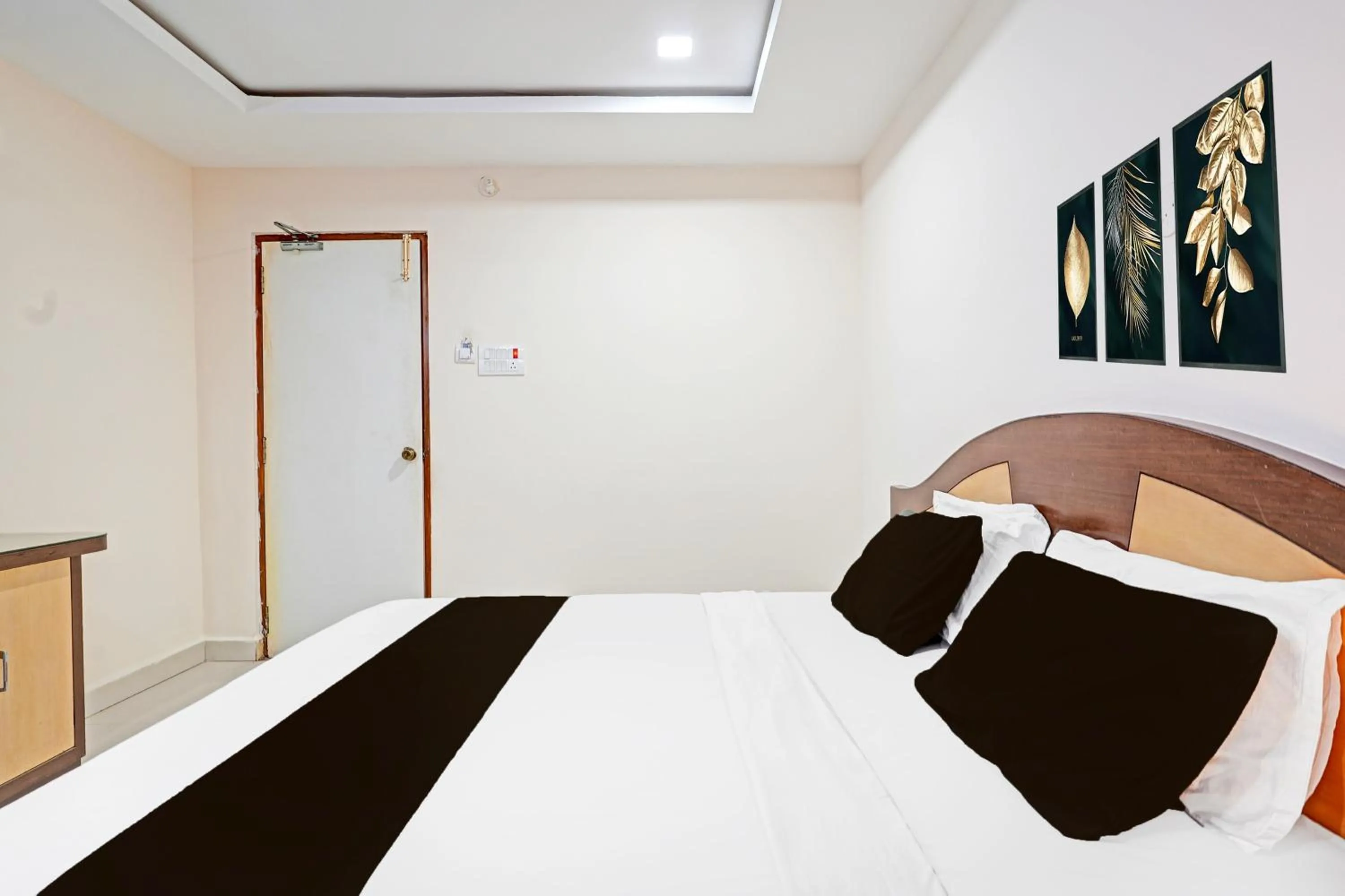 Bedroom, Bed in Hotel O Anantapur