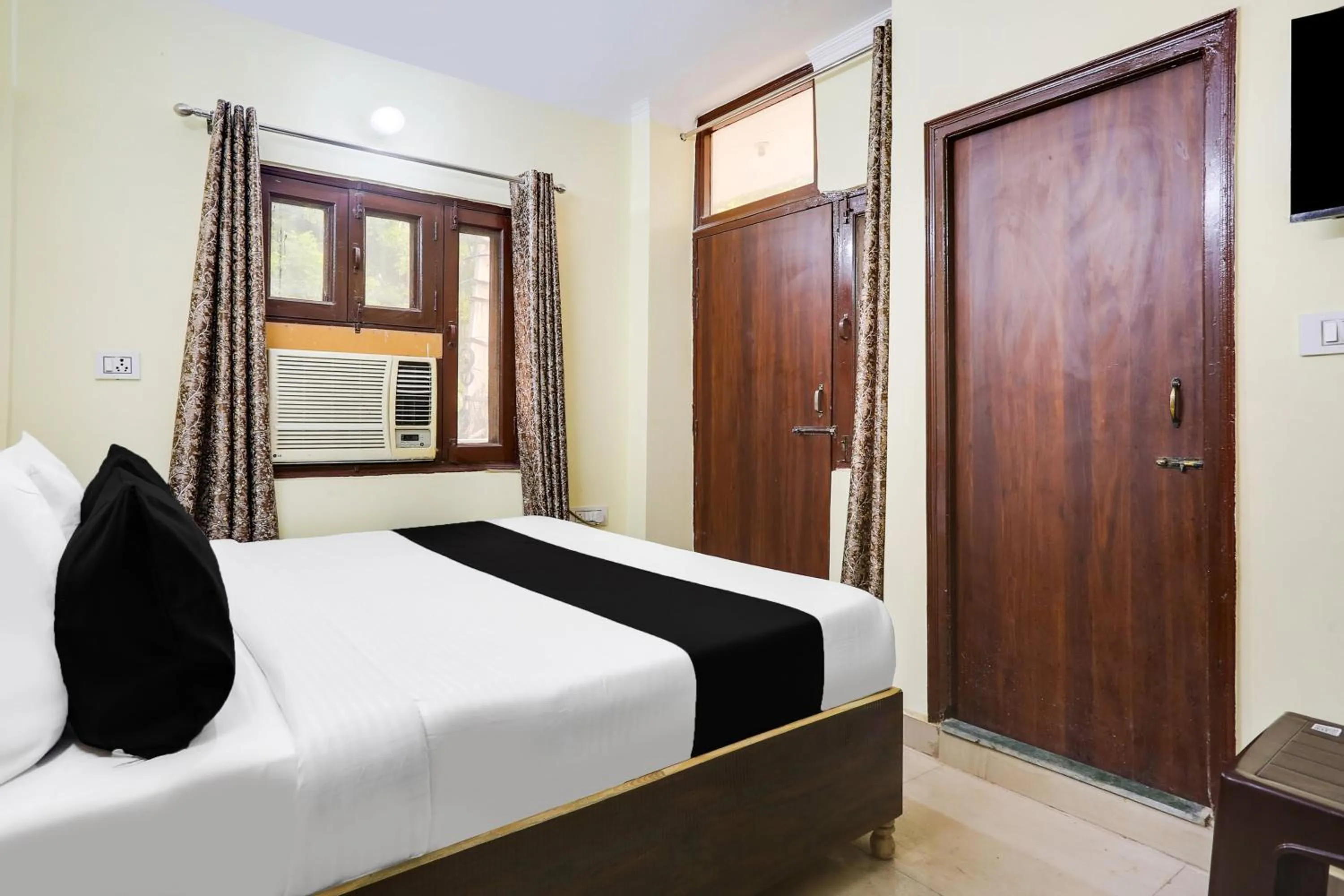 Bedroom, Bed in Super Hotel O Dwarka Metro