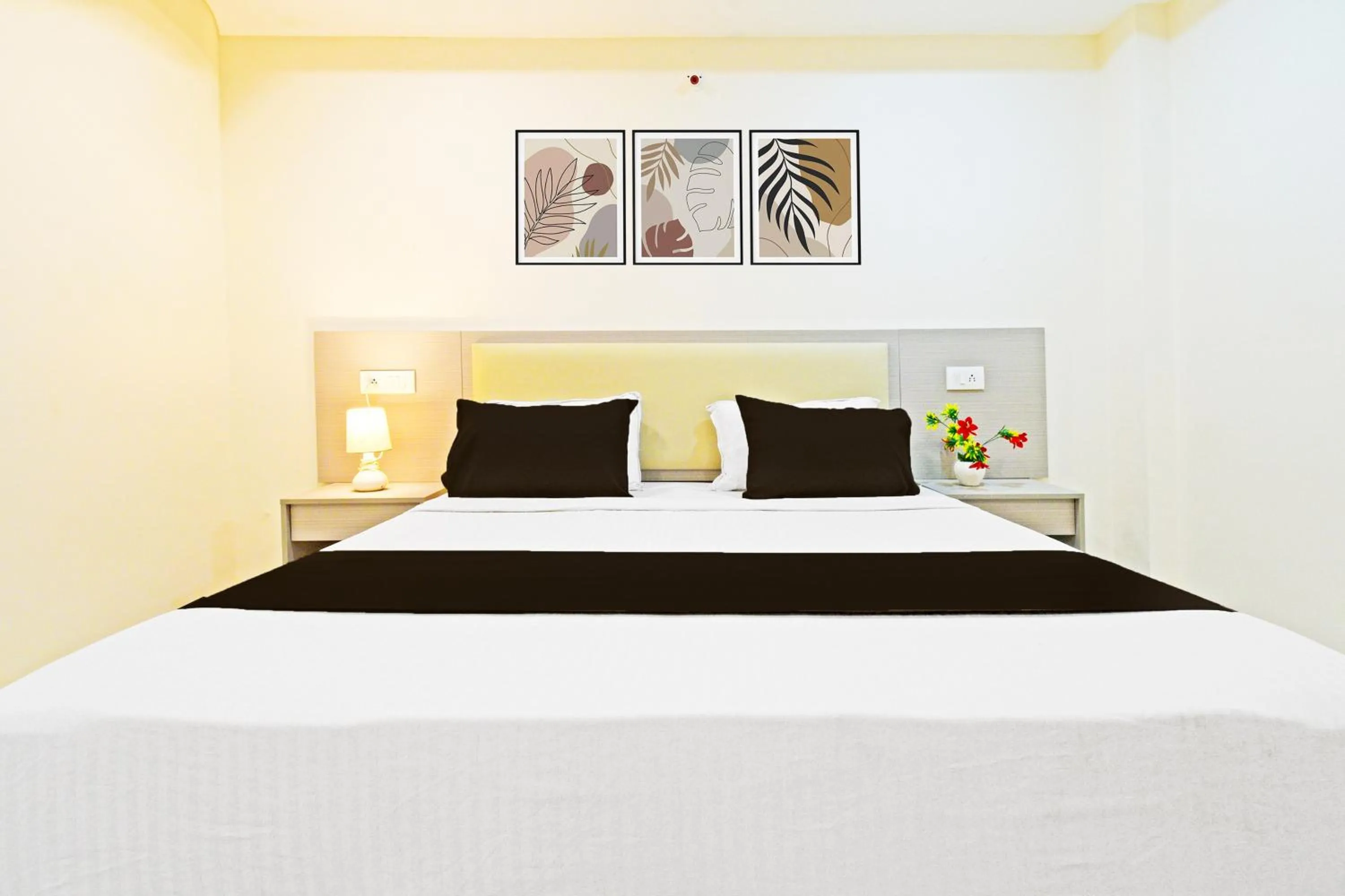 Bedroom, Bed in Super Collection O Sanath Nagar Near Railway Station