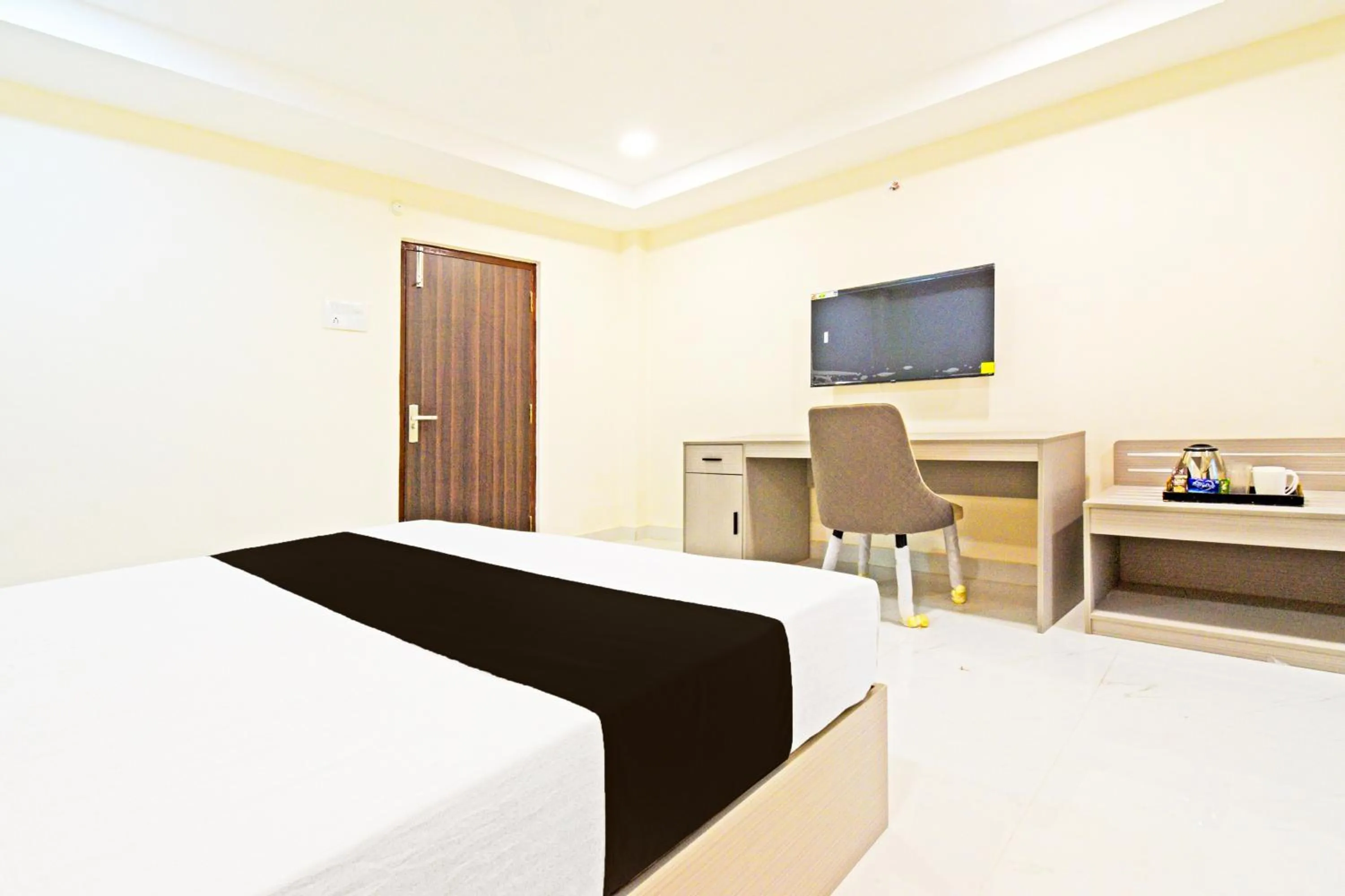 Bedroom, Bed in Super Collection O Sanath Nagar Near Railway Station