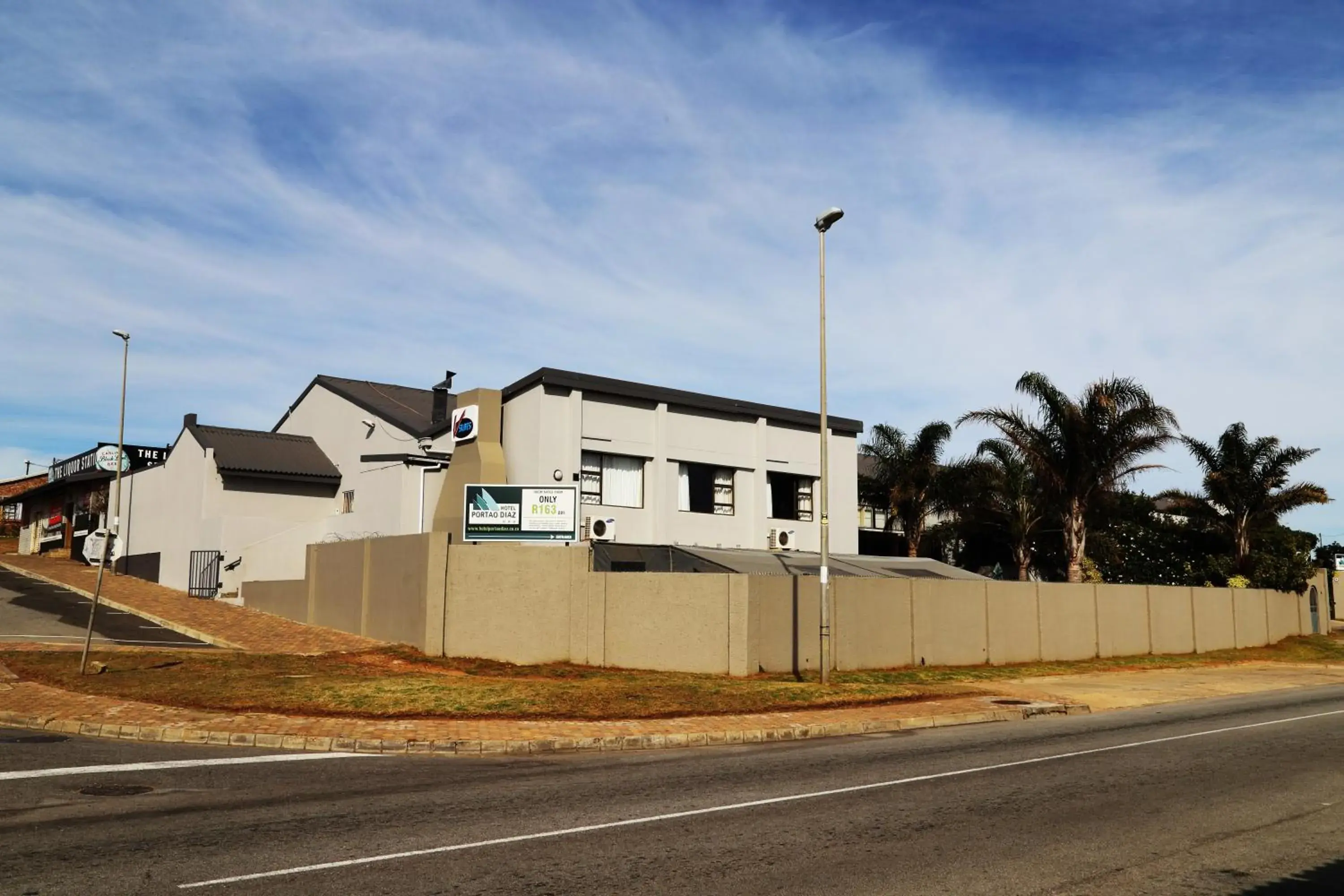 Facade/entrance in Hotel Portao Diaz Facade/entrance in Hotel Portao Diaz