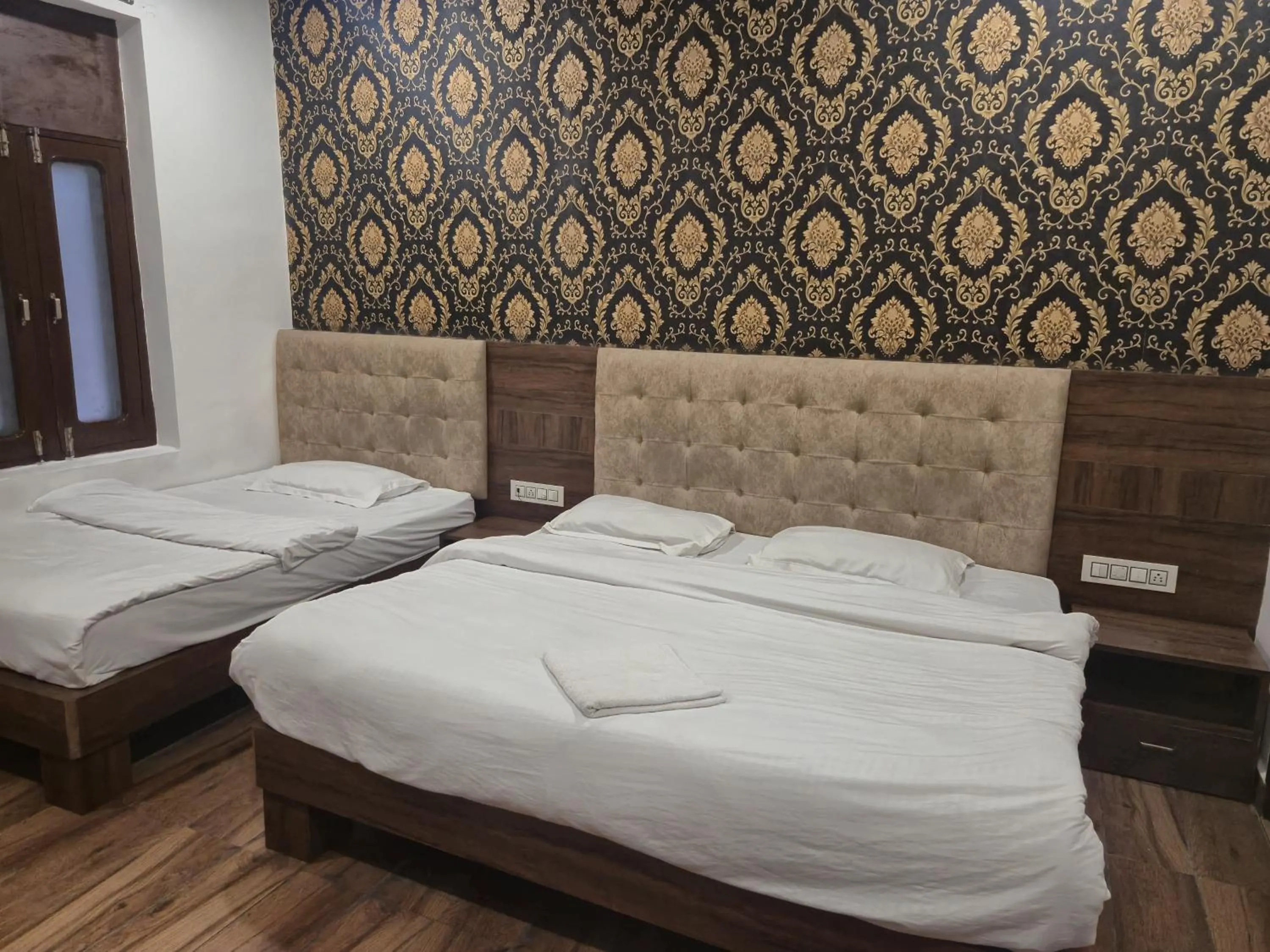 Photo of the whole room in JK Residency