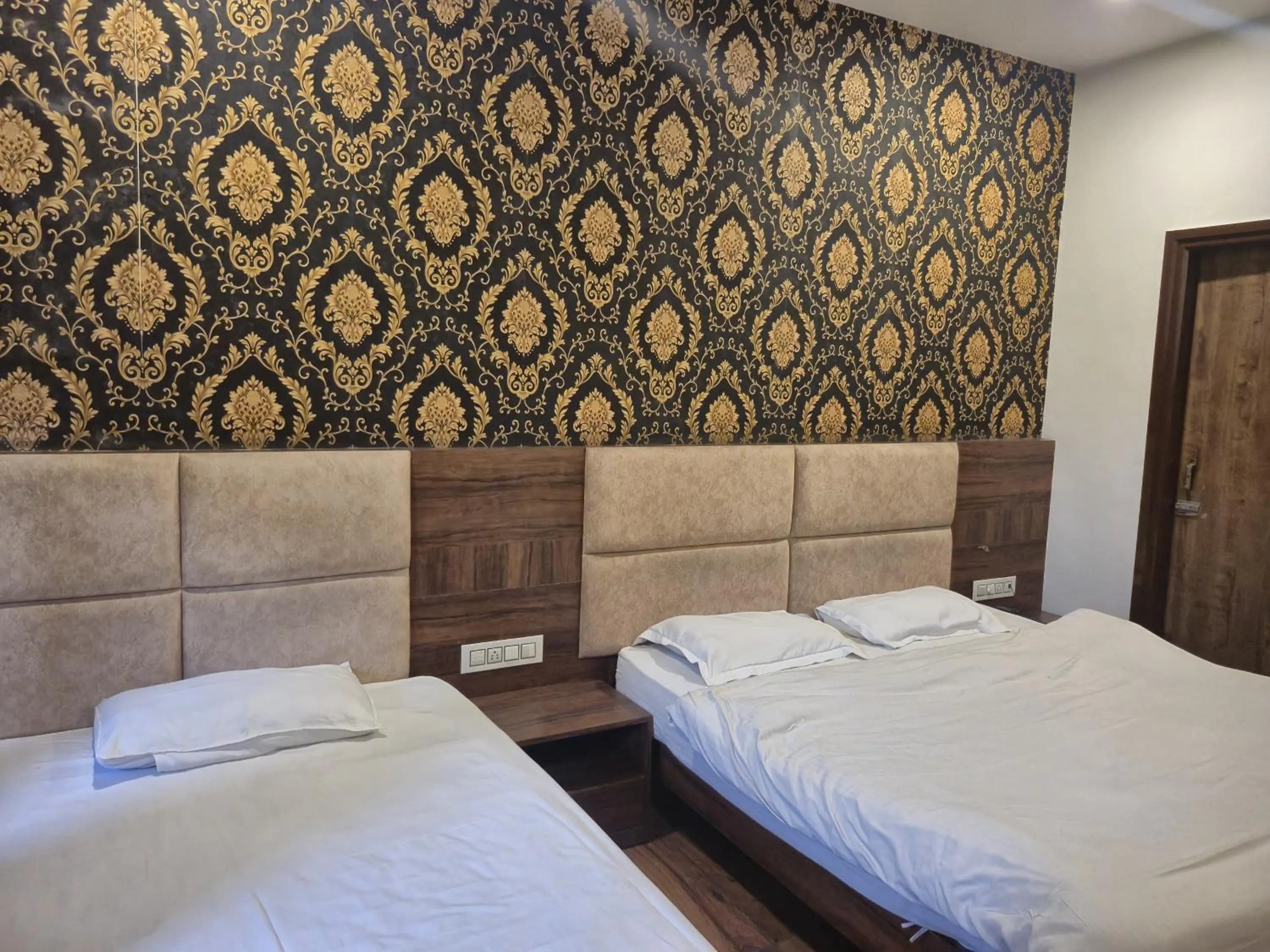 Photo of the whole room in JK Residency