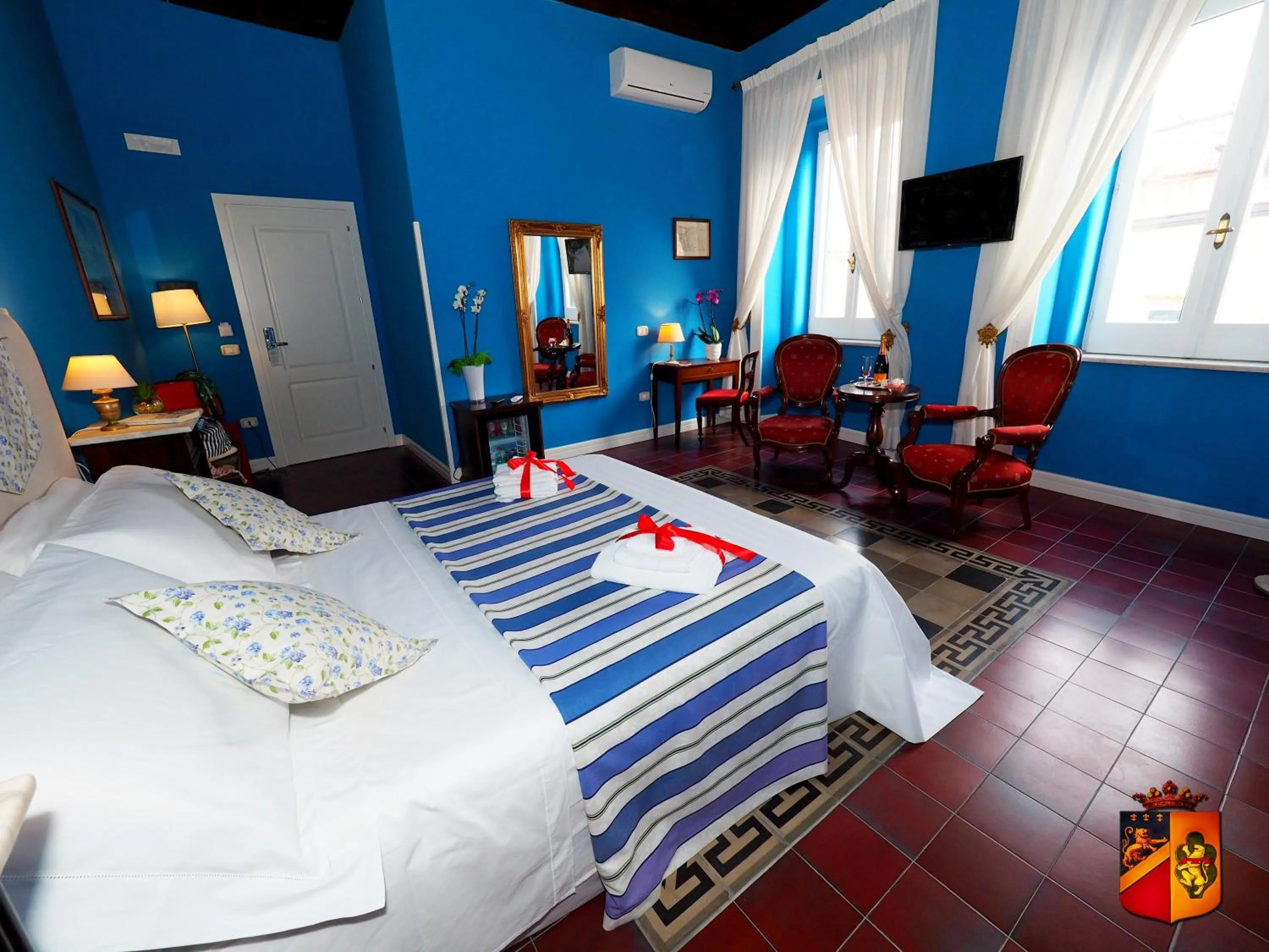 Photo of the whole room, Bed in Palazzo Toraldo di Francia