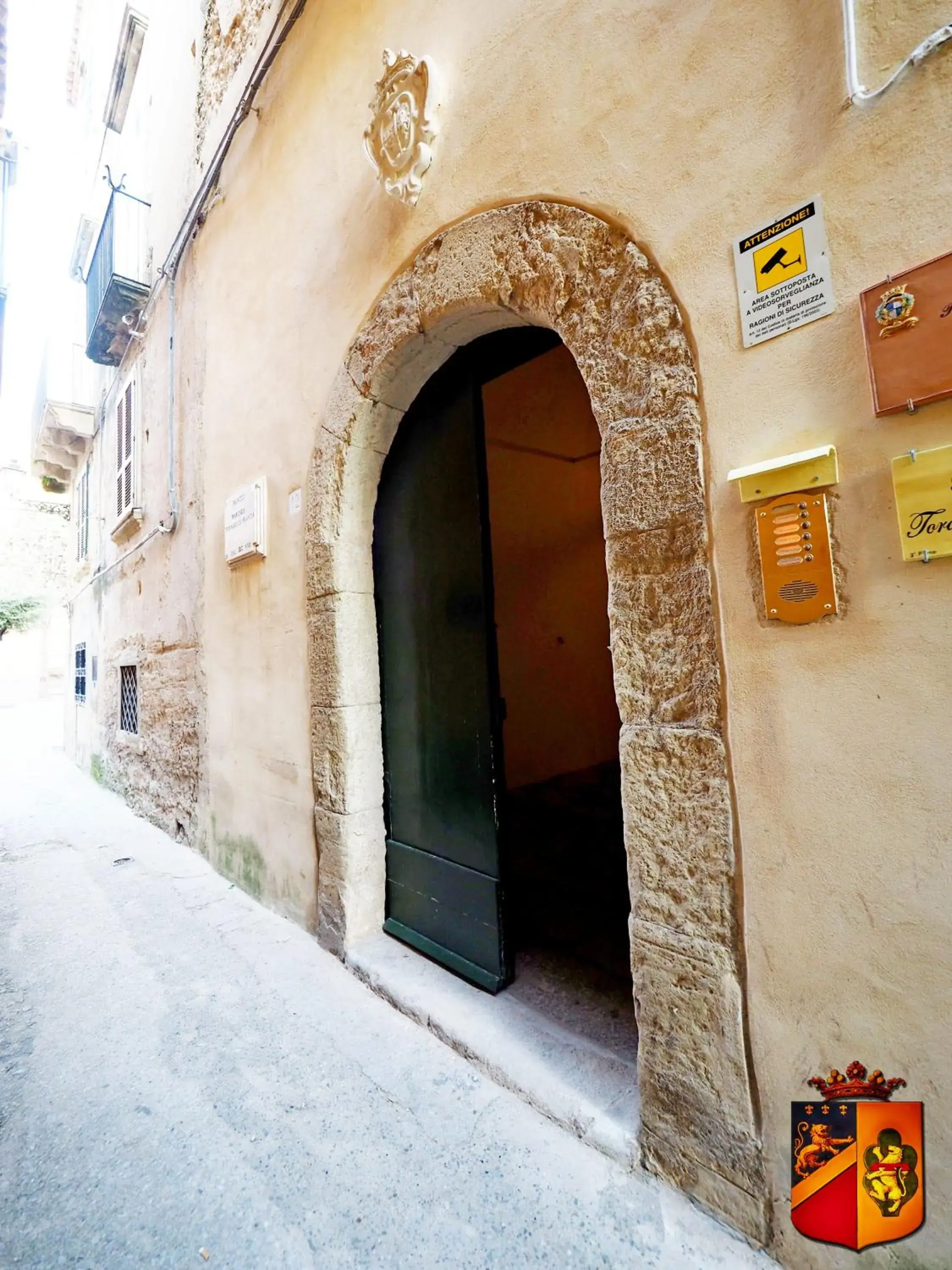 Facade/entrance in Palazzo Toraldo di Francia Facade/entrance in Palazzo Toraldo di Francia