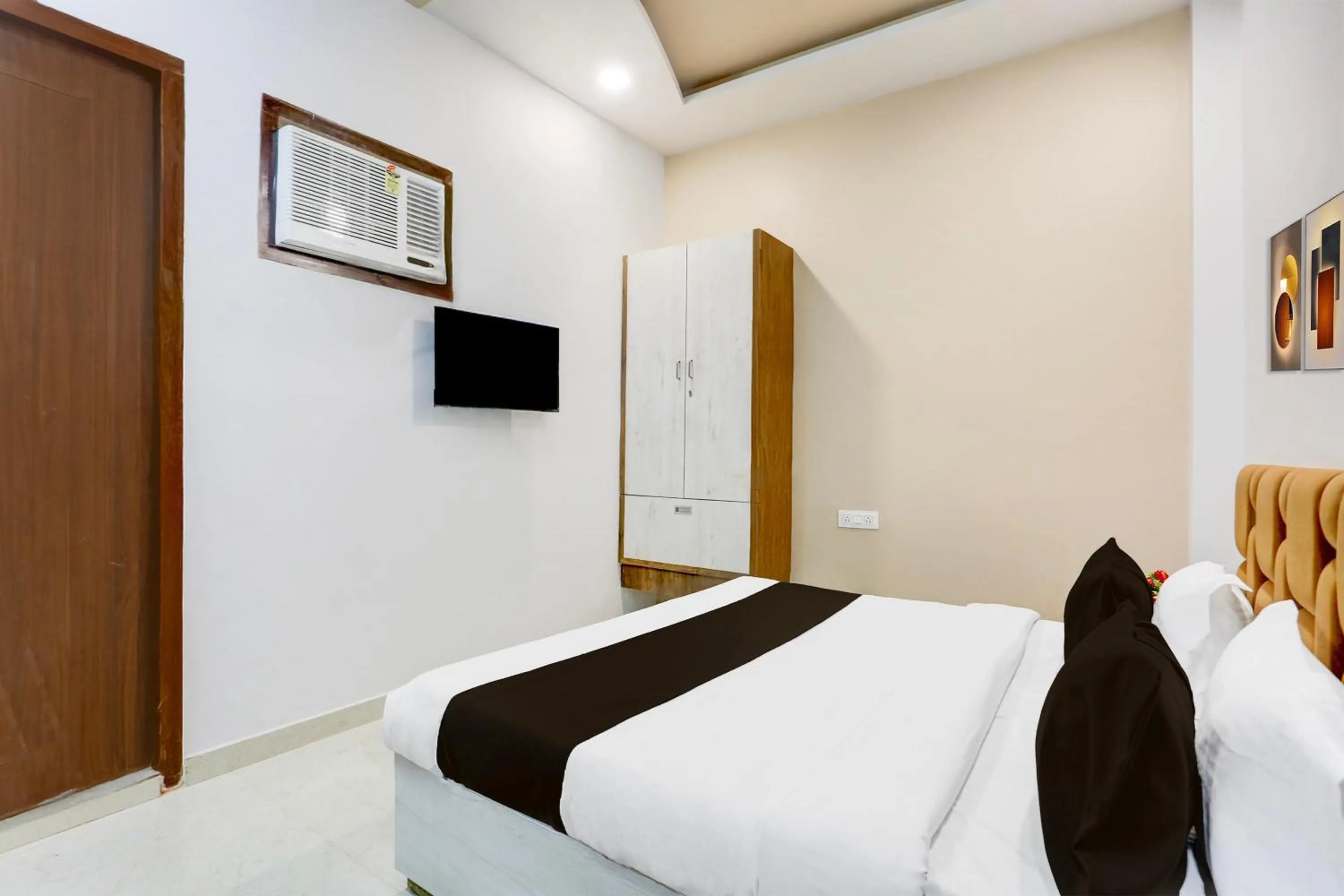 Bedroom, Bed in Super Hotel O Bareilly Near Satellite Bus Stand