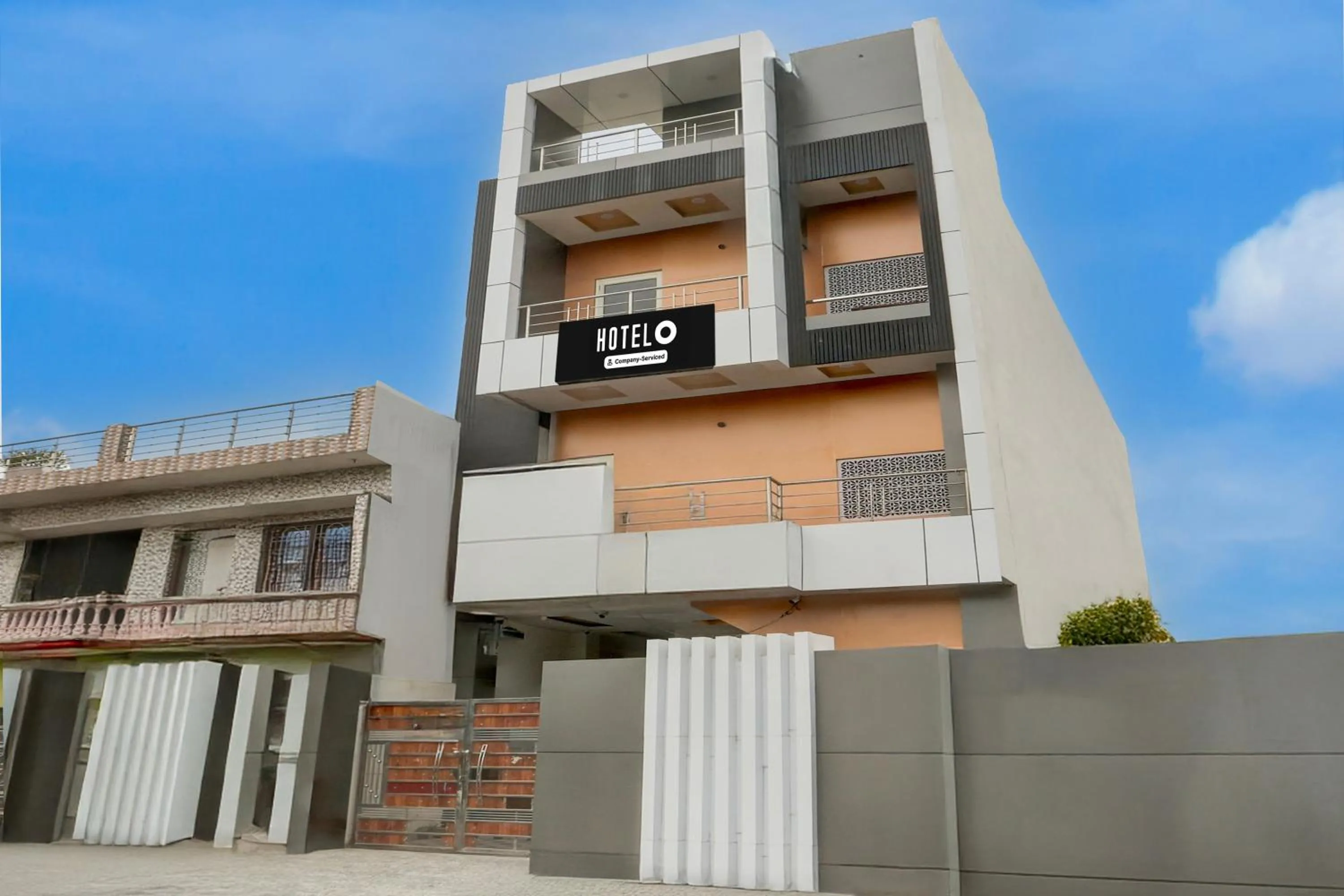 Facade/entrance in Super Hotel O Bareilly Near Satellite Bus Stand
