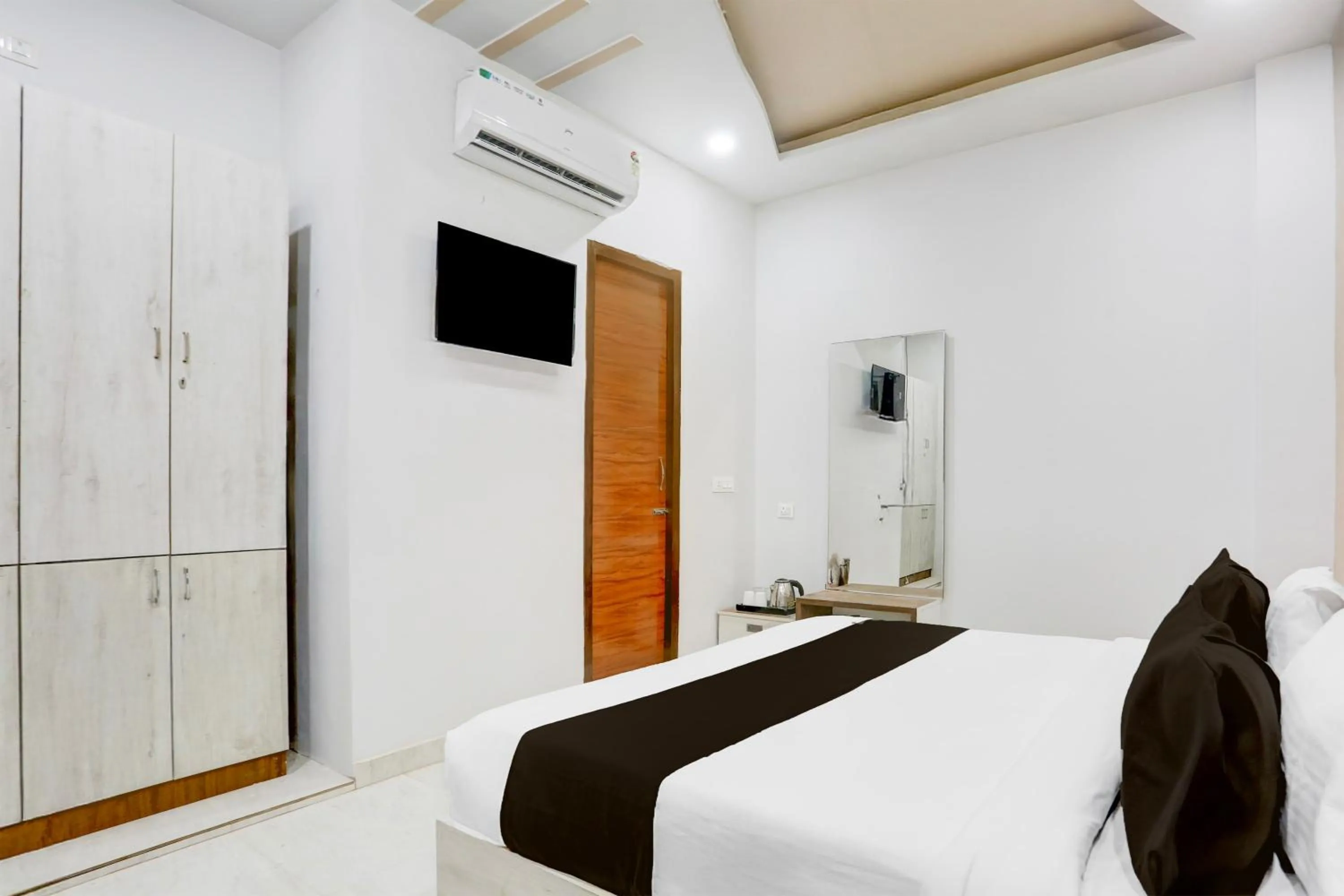 Bedroom, Bed in Super Hotel O Bareilly Near Satellite Bus Stand