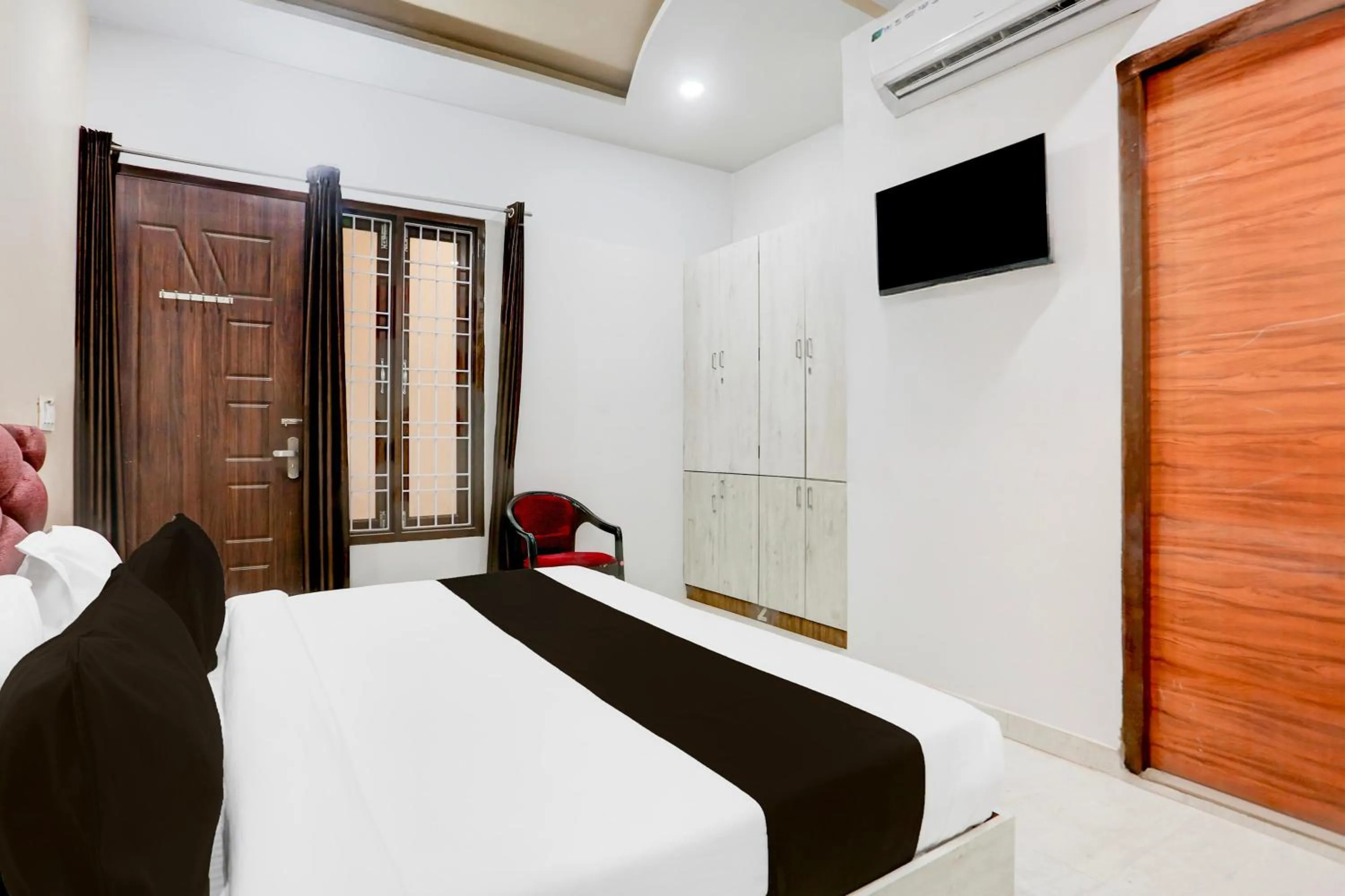 Bedroom, Bed in Super Hotel O Bareilly Near Satellite Bus Stand