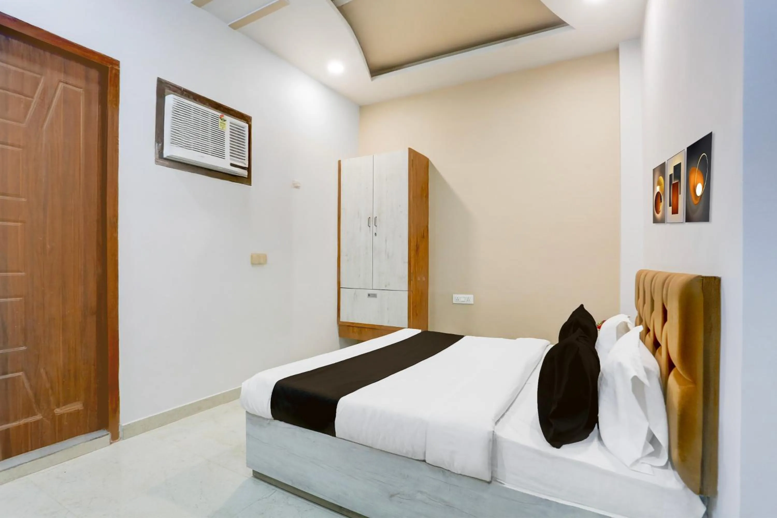Bedroom, Bed in Super Hotel O Bareilly Near Satellite Bus Stand