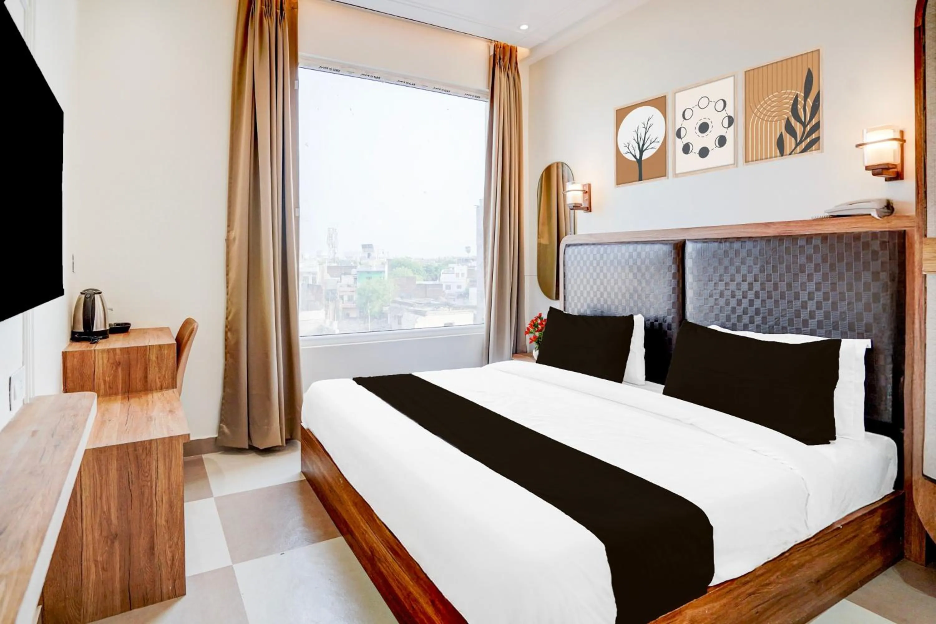 Bedroom in Super Townhouse Lahartara Railway Bridge Near Bus Stop
