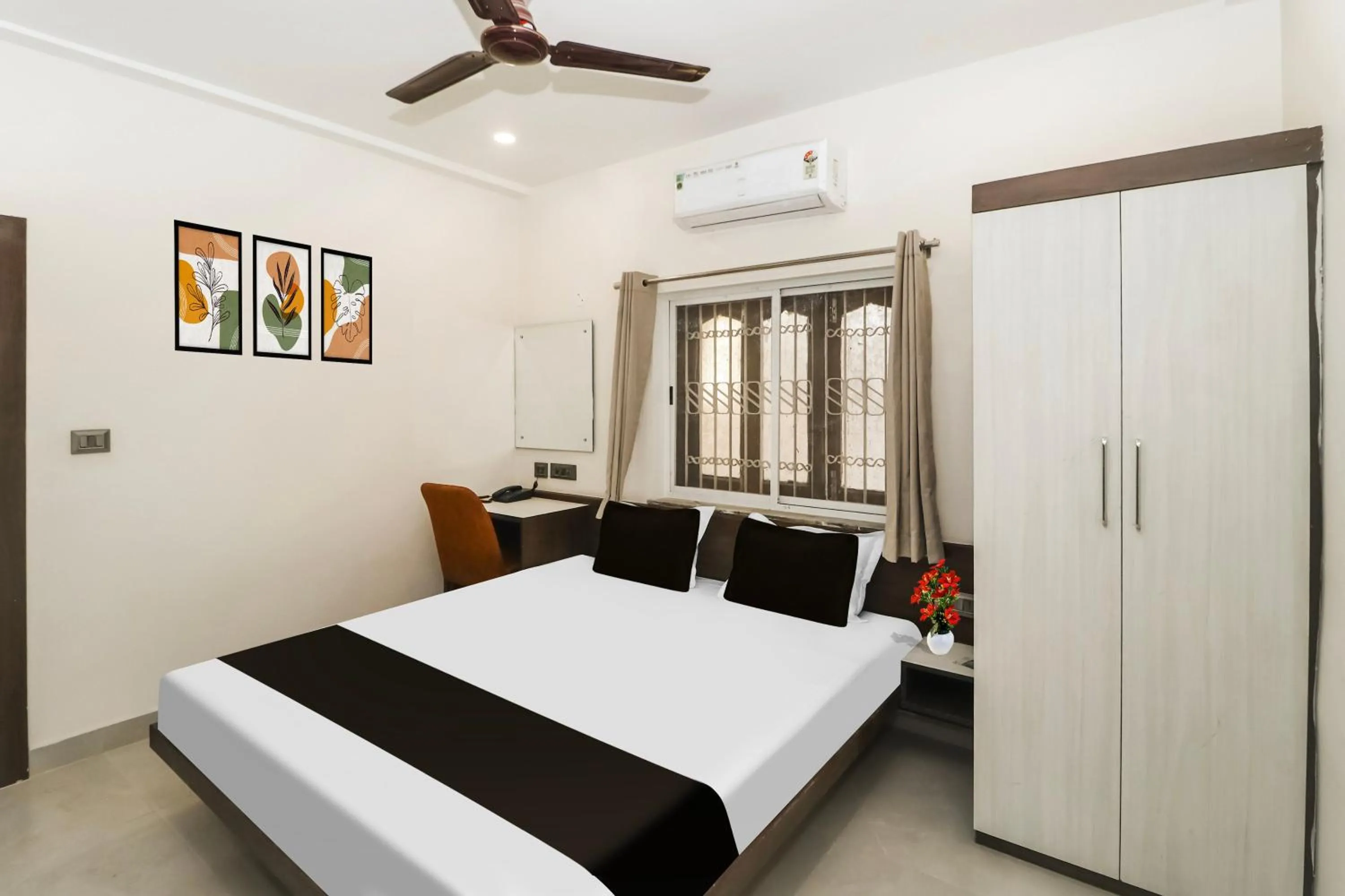Bedroom, Bed in Super Collection O Ranchi Station Road Near Gurudwara Formerly Hotel Galaxy