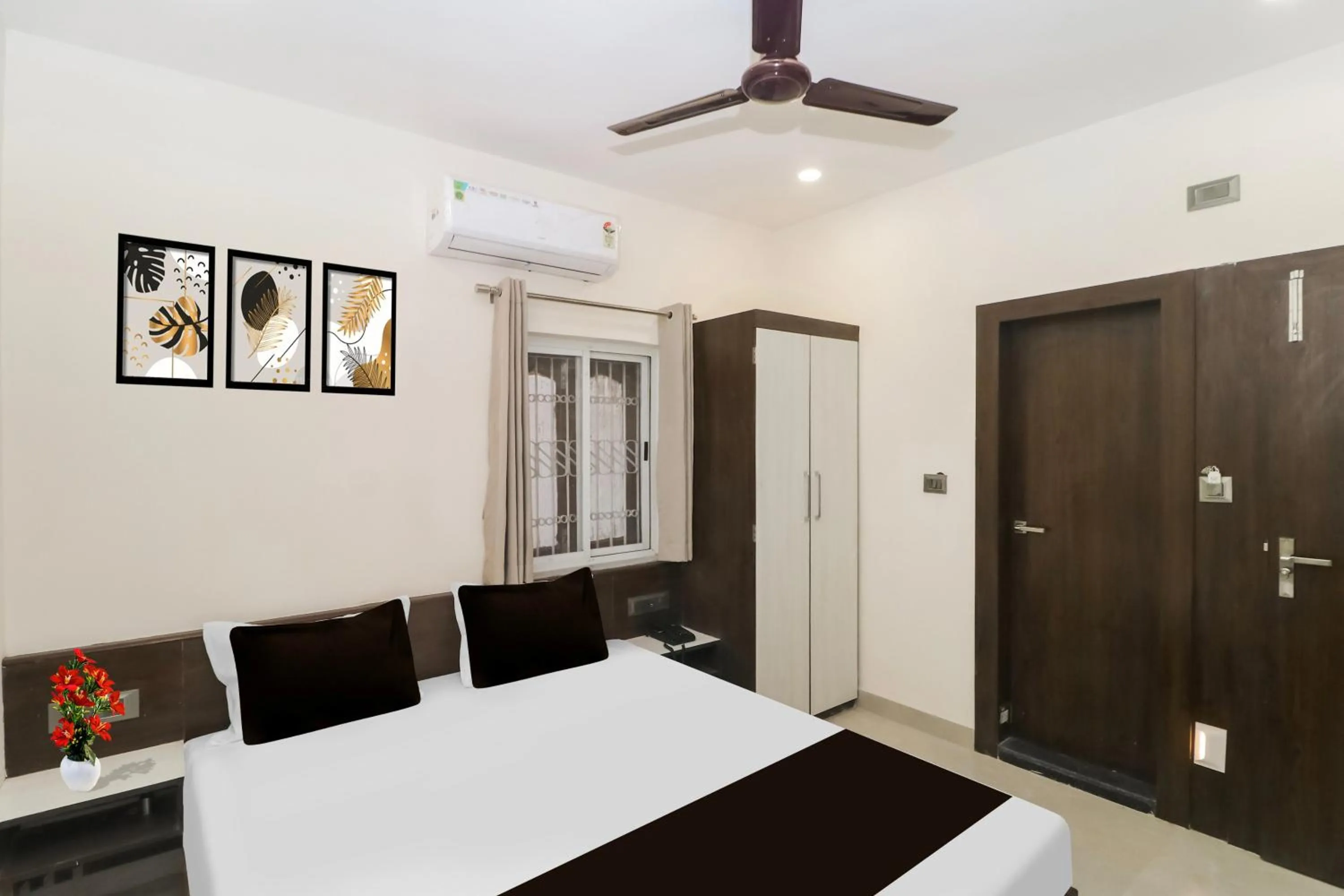 Bedroom, Bed in Super Collection O Ranchi Station Road Near Gurudwara Formerly Hotel Galaxy