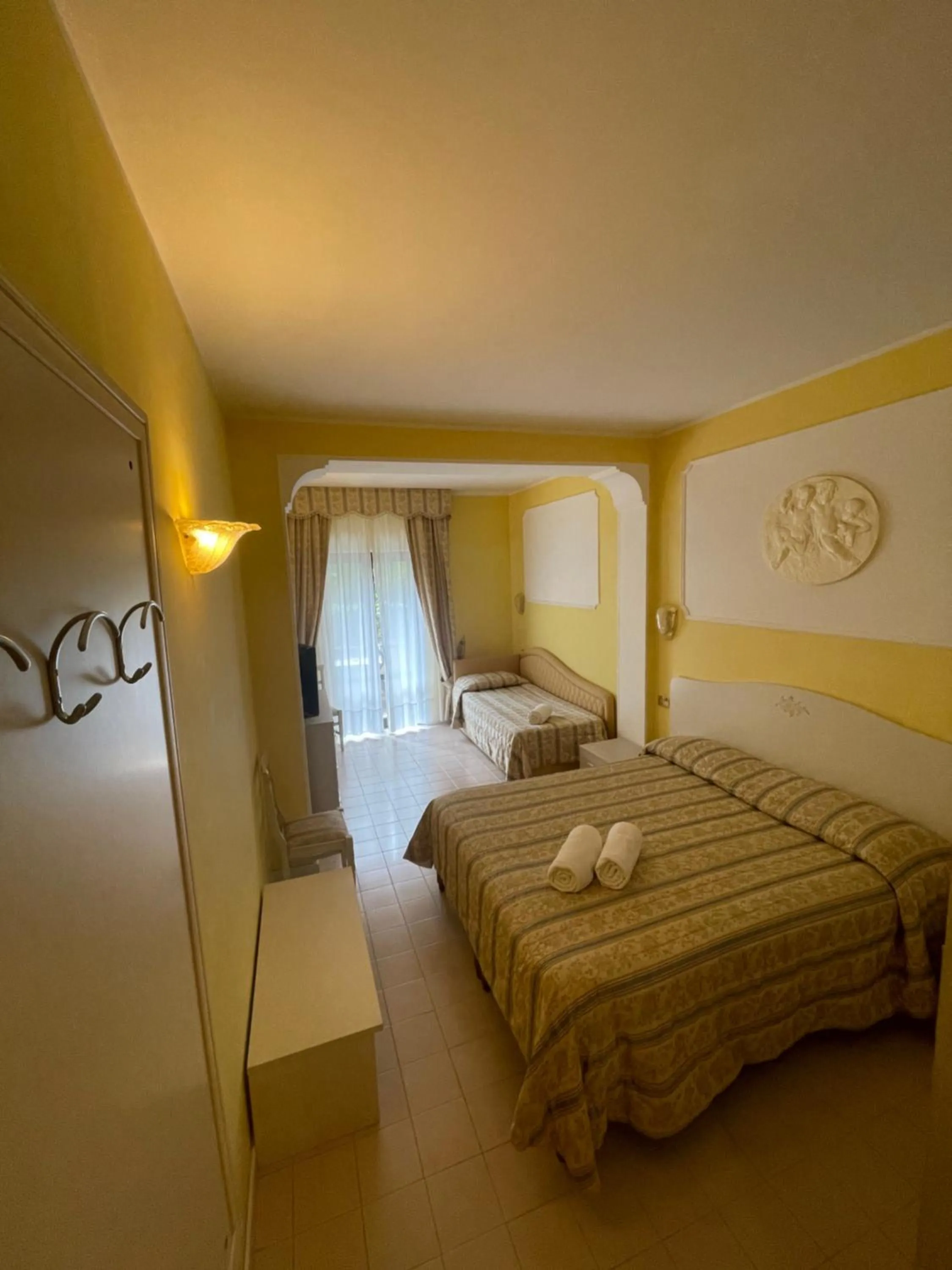 Bed in Platani Hotel