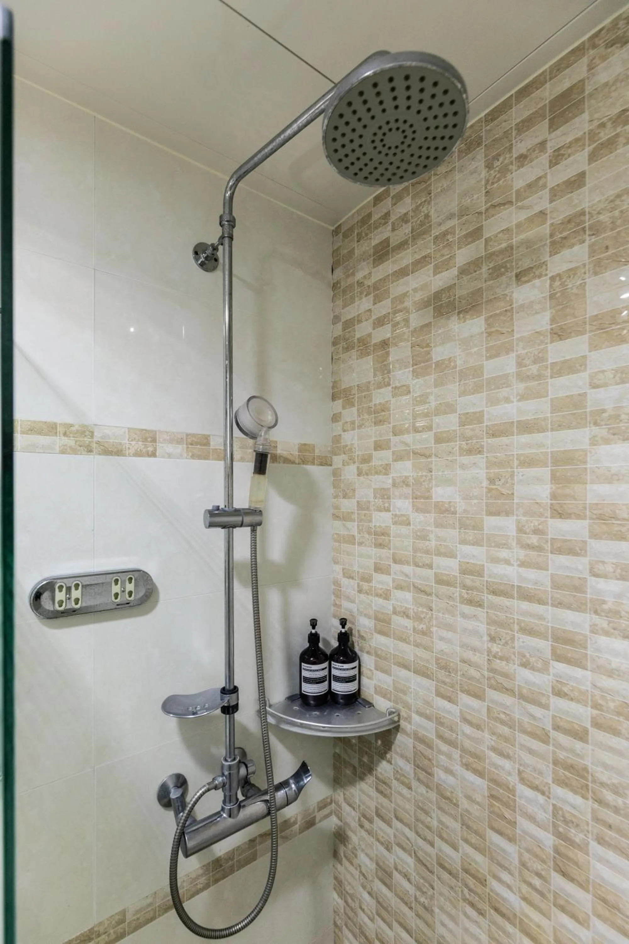 Shower in Dodubong Stay Hotel