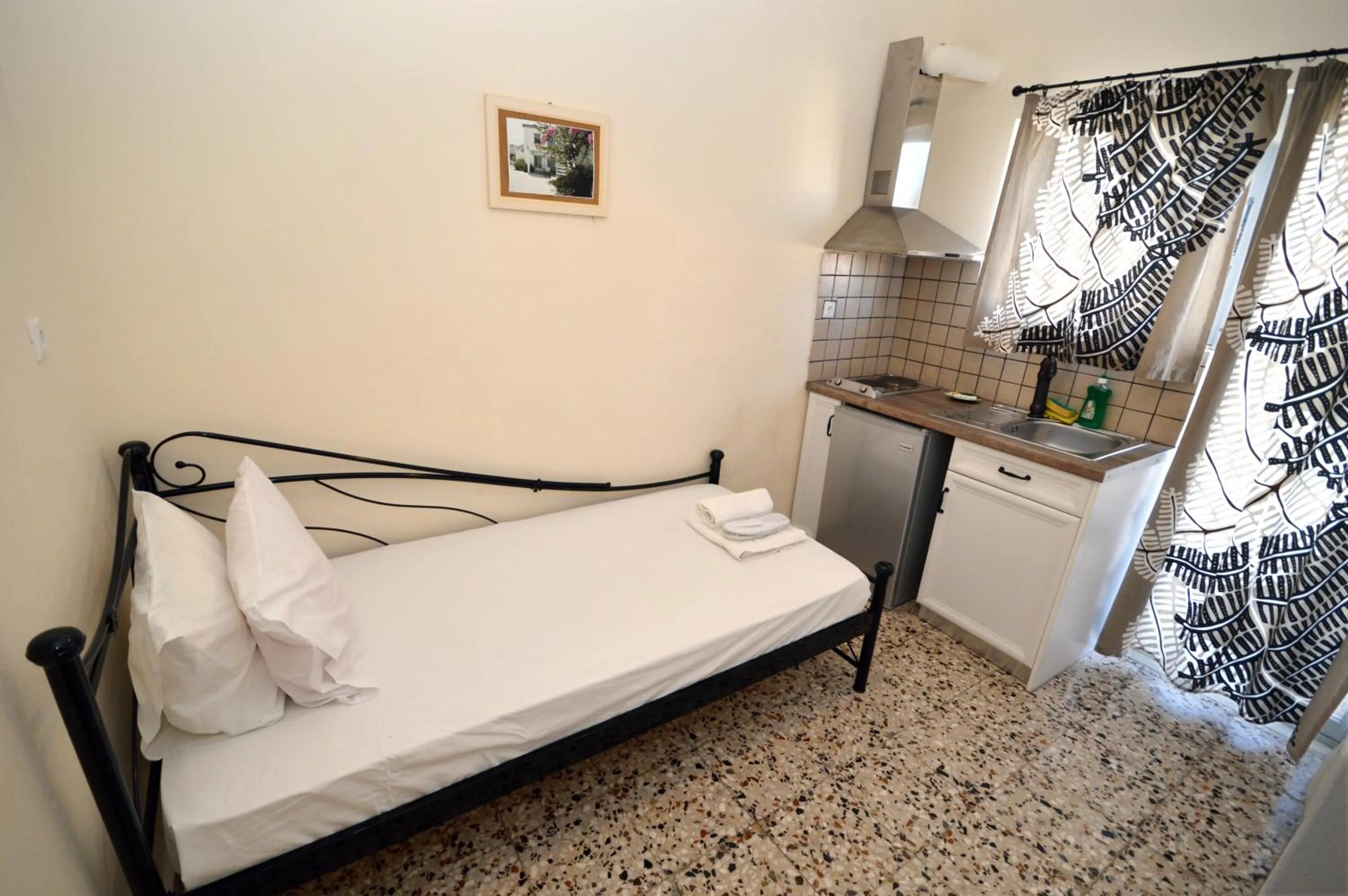 Triple Studio with Partial Sea View in Koukounari 2 Rooms