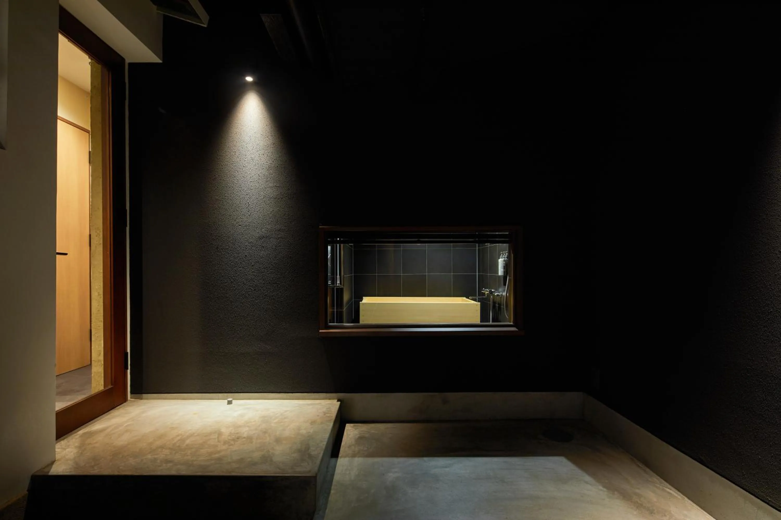 Facade/entrance, Bed in Enso Machiya