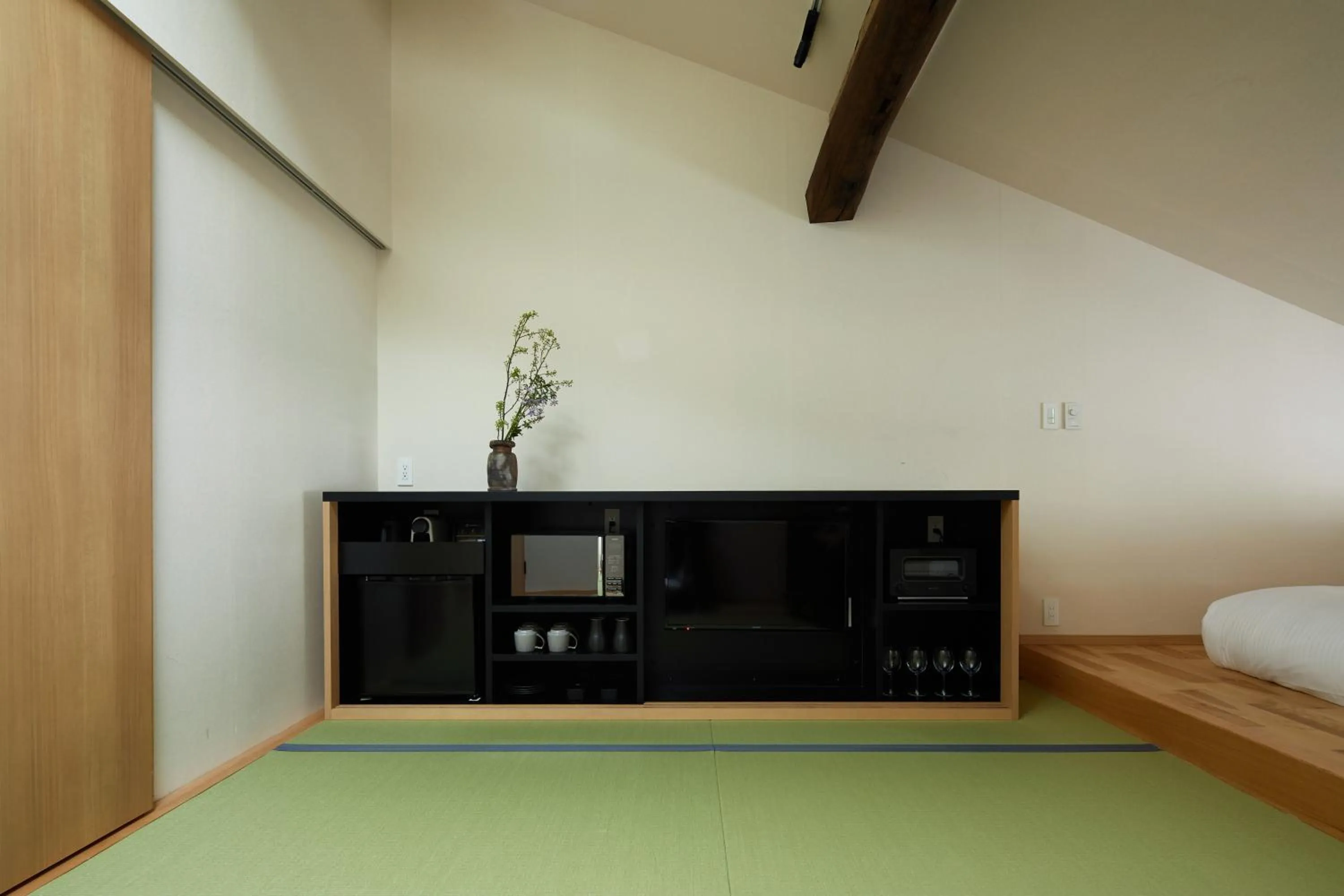 TV and multimedia, Bed in Enso Machiya
