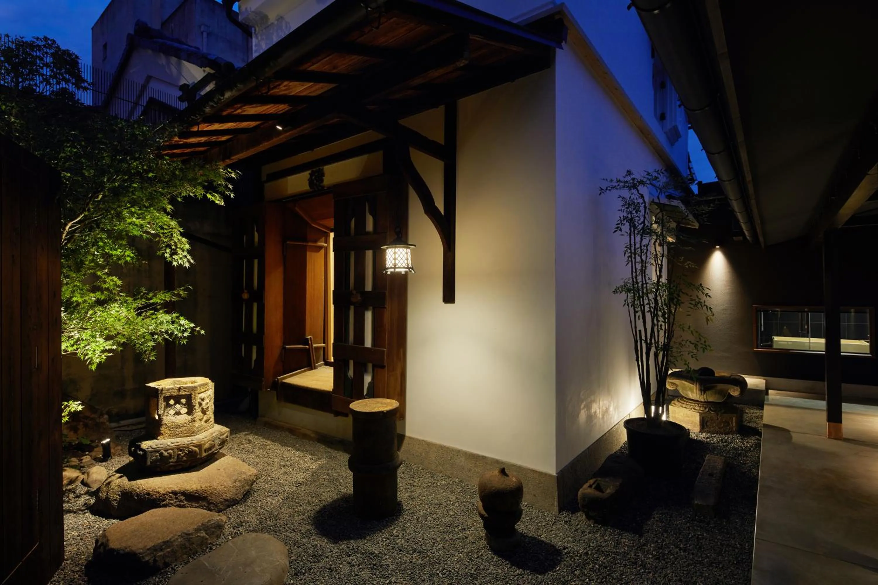 Garden in Enso Machiya