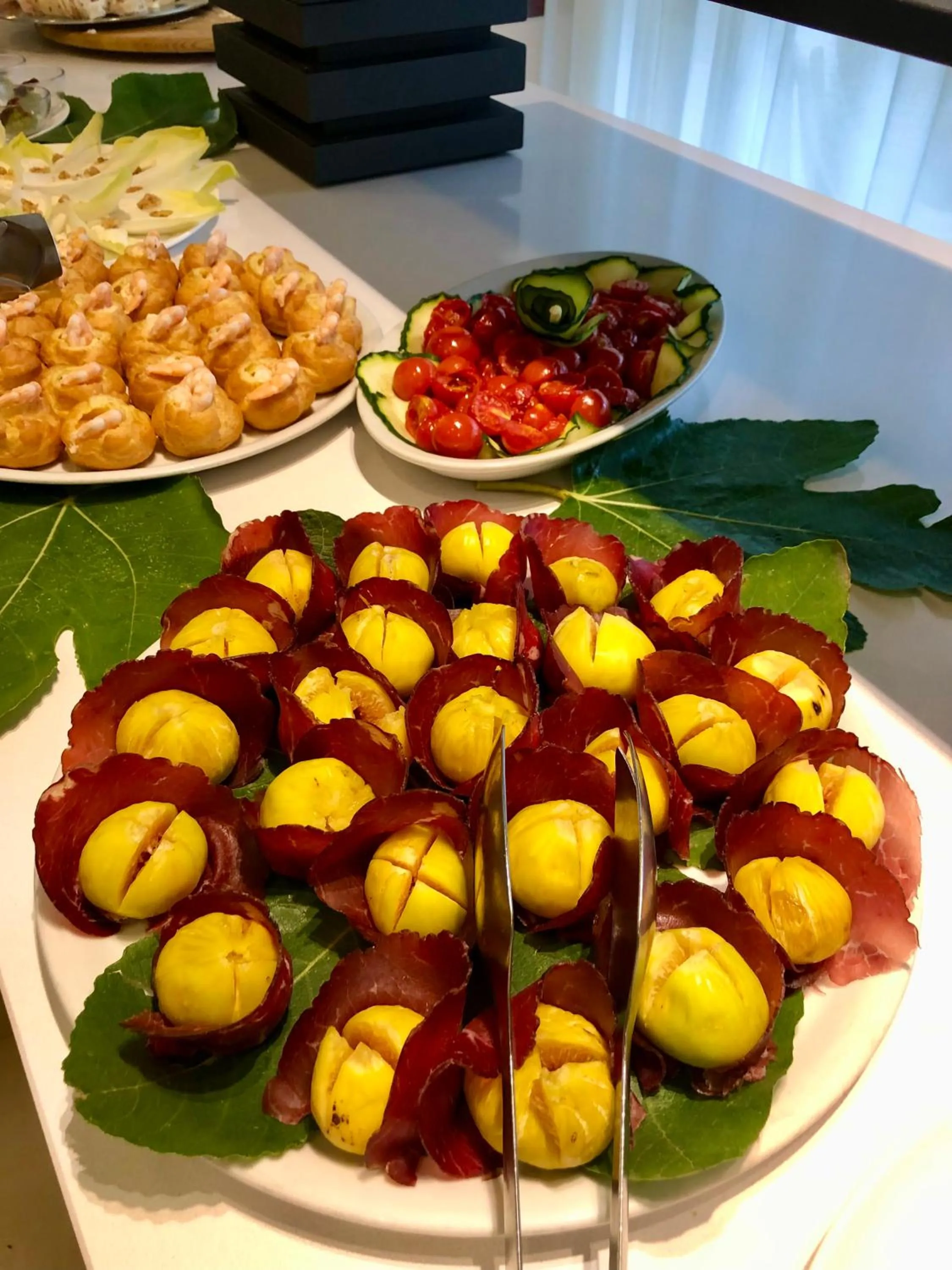 Food and drinks in Hotel Life