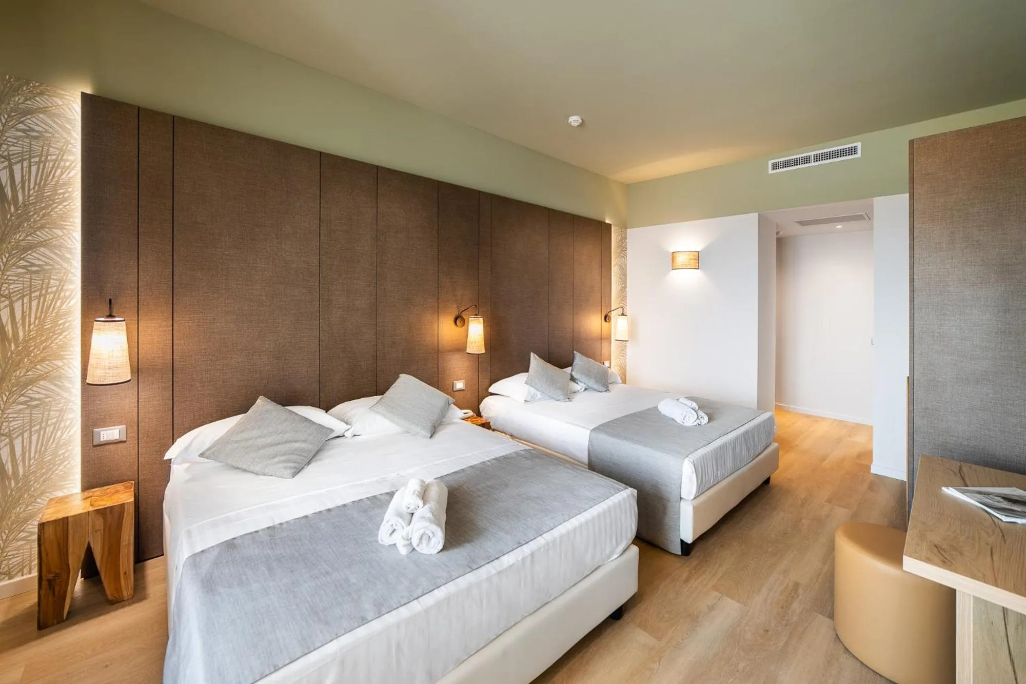 Photo of the whole room, Bed in Hotel Life