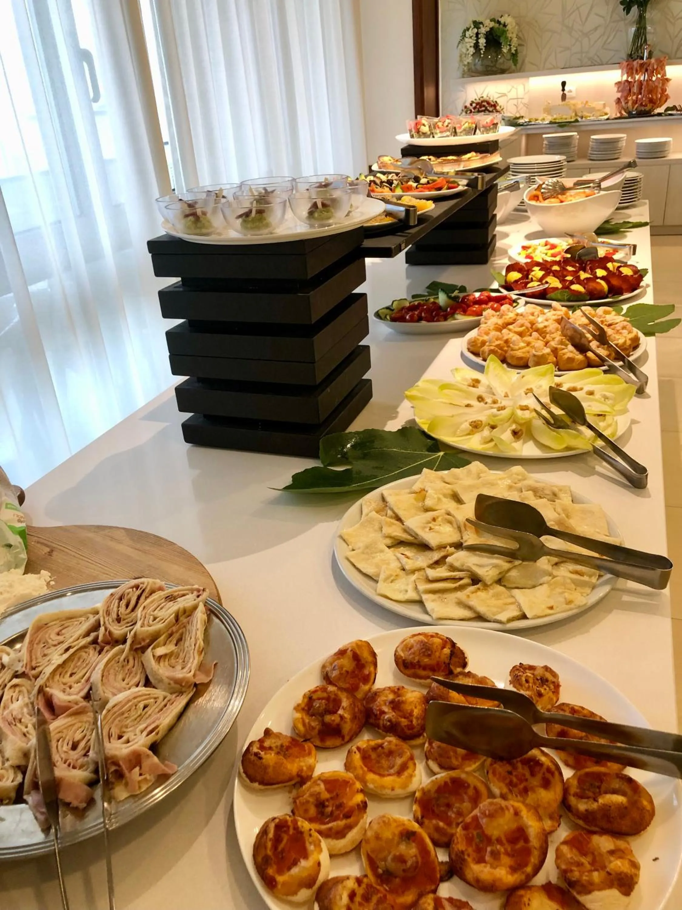 Food and drinks in Hotel Life