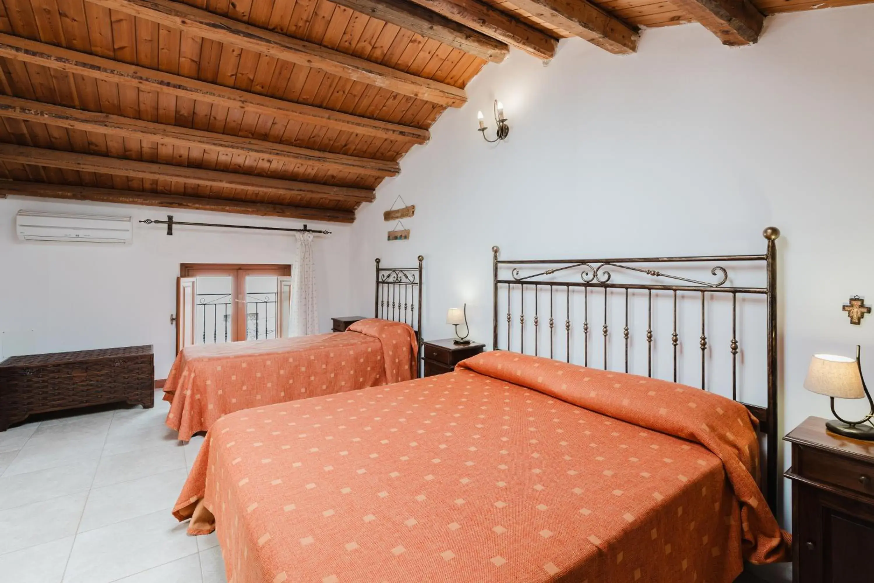 Three-Bedroom Apartment with Mountain View in Bio Agriturismo Castelluzzo Three-Bedroom Apartment with Mountain View in Bio Agriturismo Castelluzzo