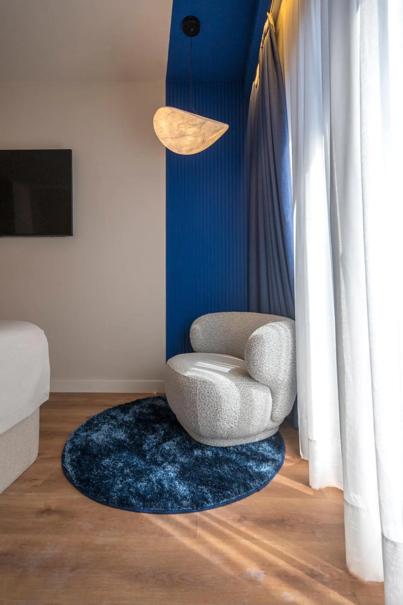 Living room in Iconic Suites