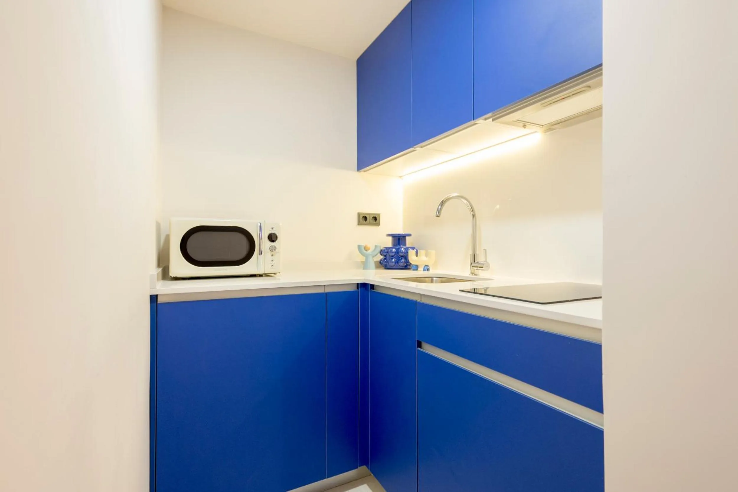 Kitchen or kitchenette in Iconic Suites