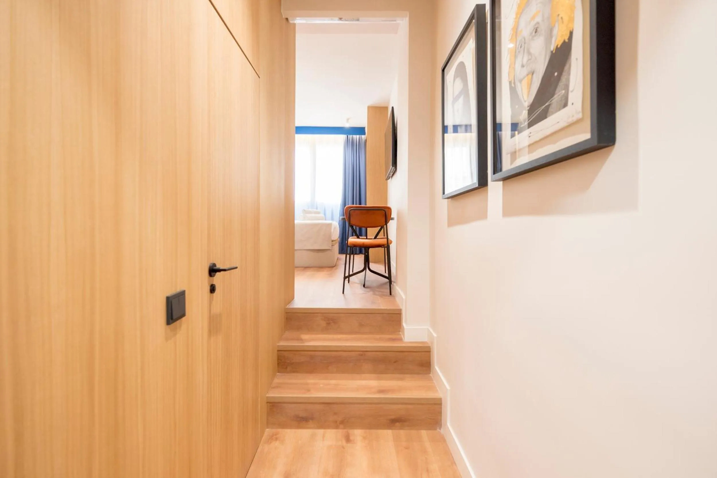 Photo of the whole room in Iconic Suites