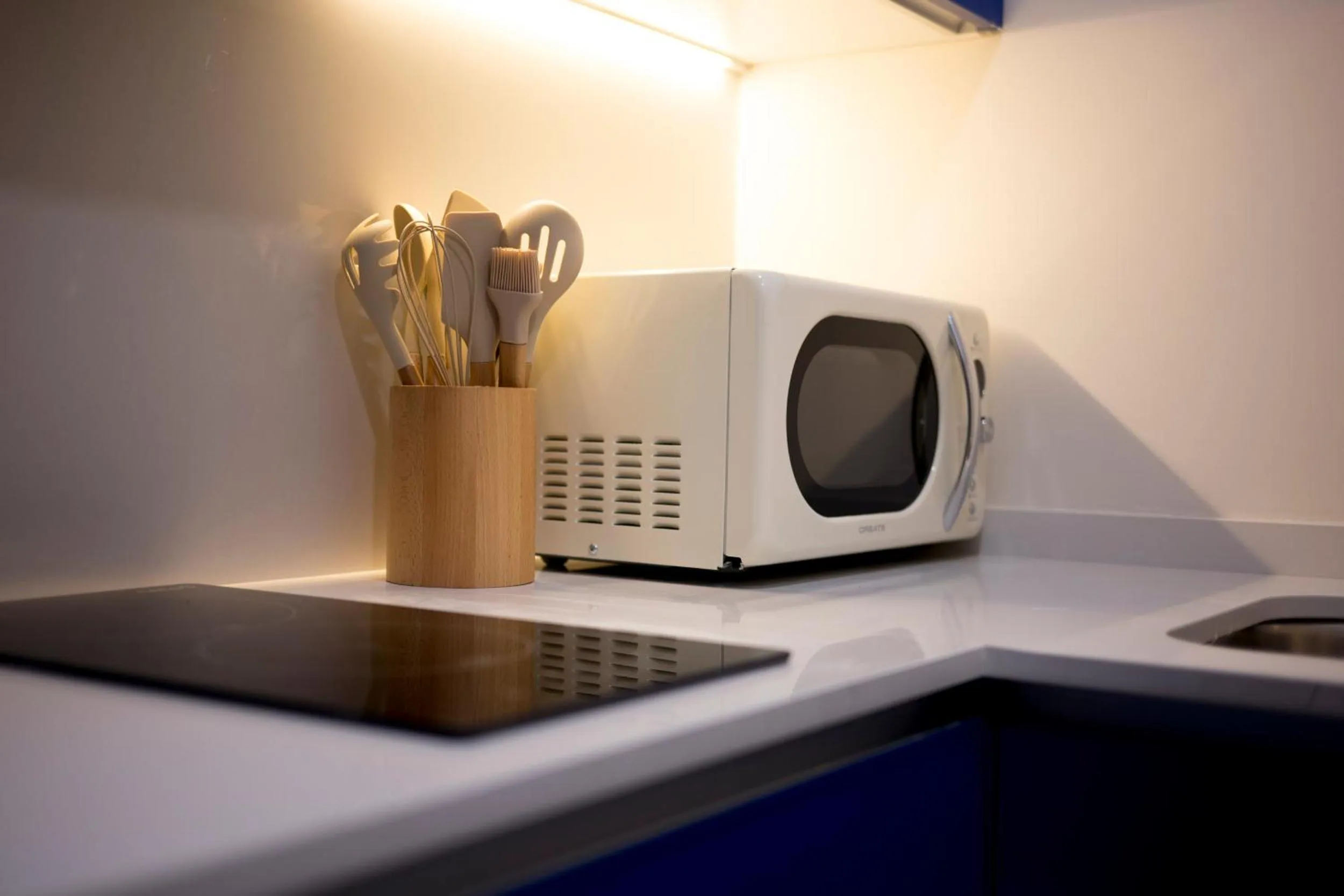 microwave in Iconic Suites