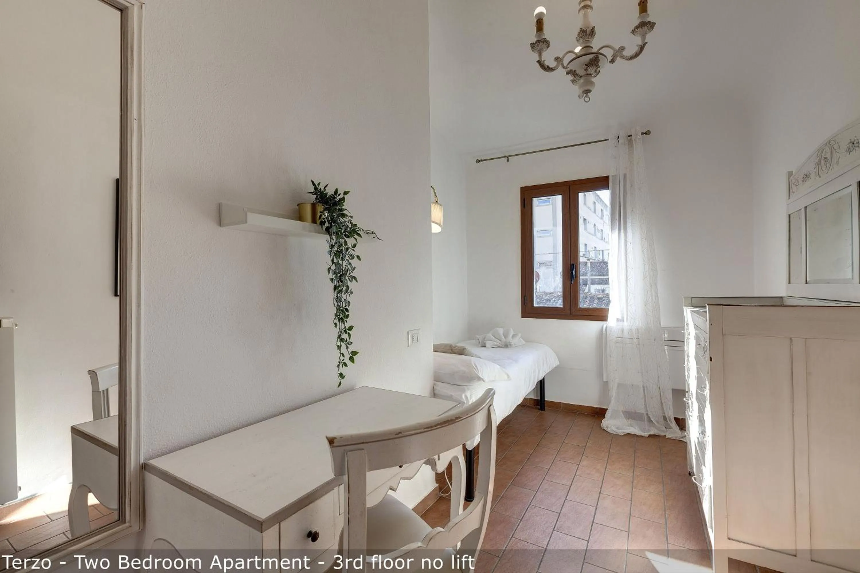 Bedroom in Palazzuolo Tower Apartments by Mamo Florence