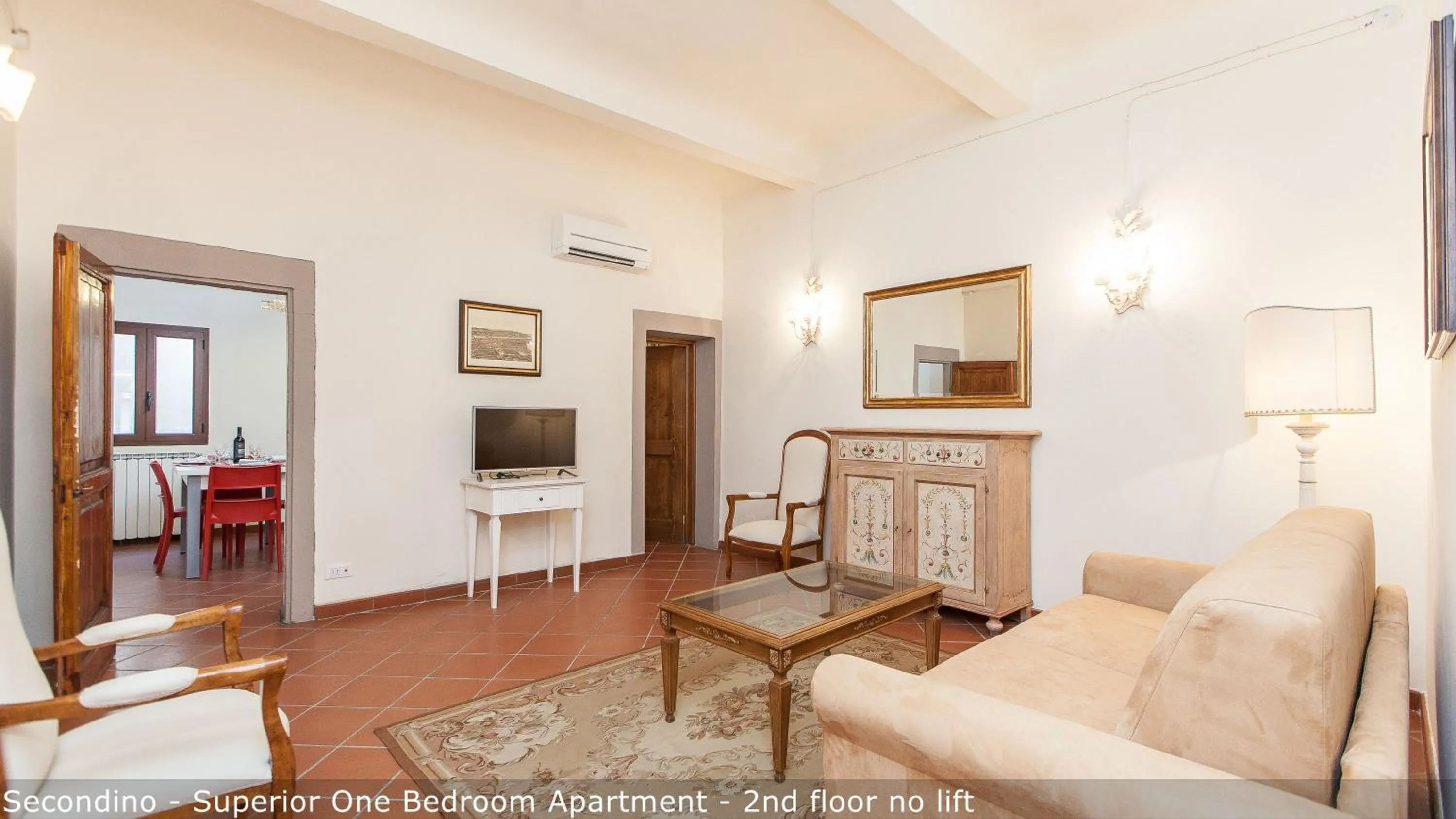 Living room in Palazzuolo Tower Apartments by Mamo Florence