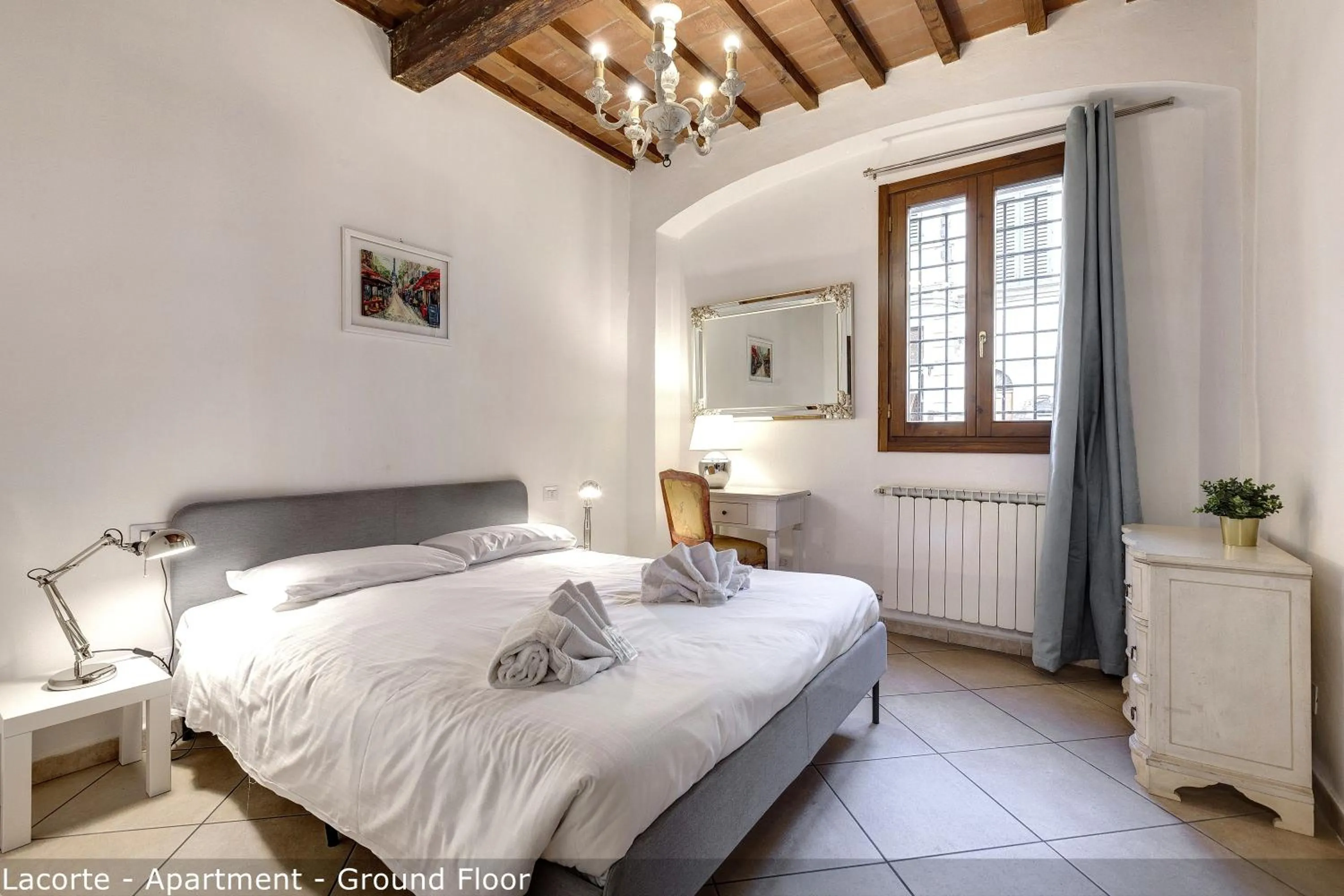 Bedroom, Bed in Palazzuolo Tower Apartments by Mamo Florence