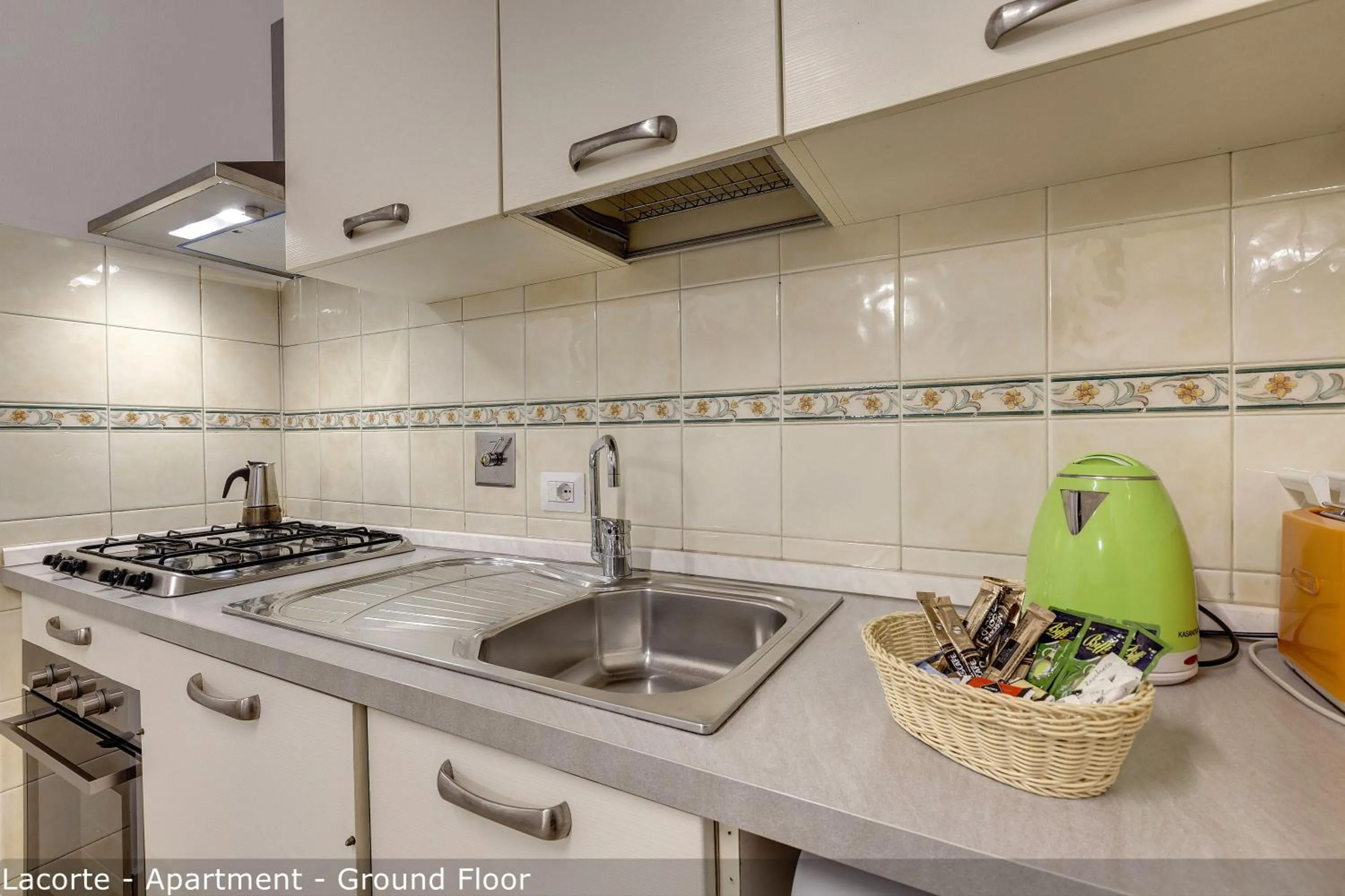 Kitchen or kitchenette in Palazzuolo Tower Apartments by Mamo Florence