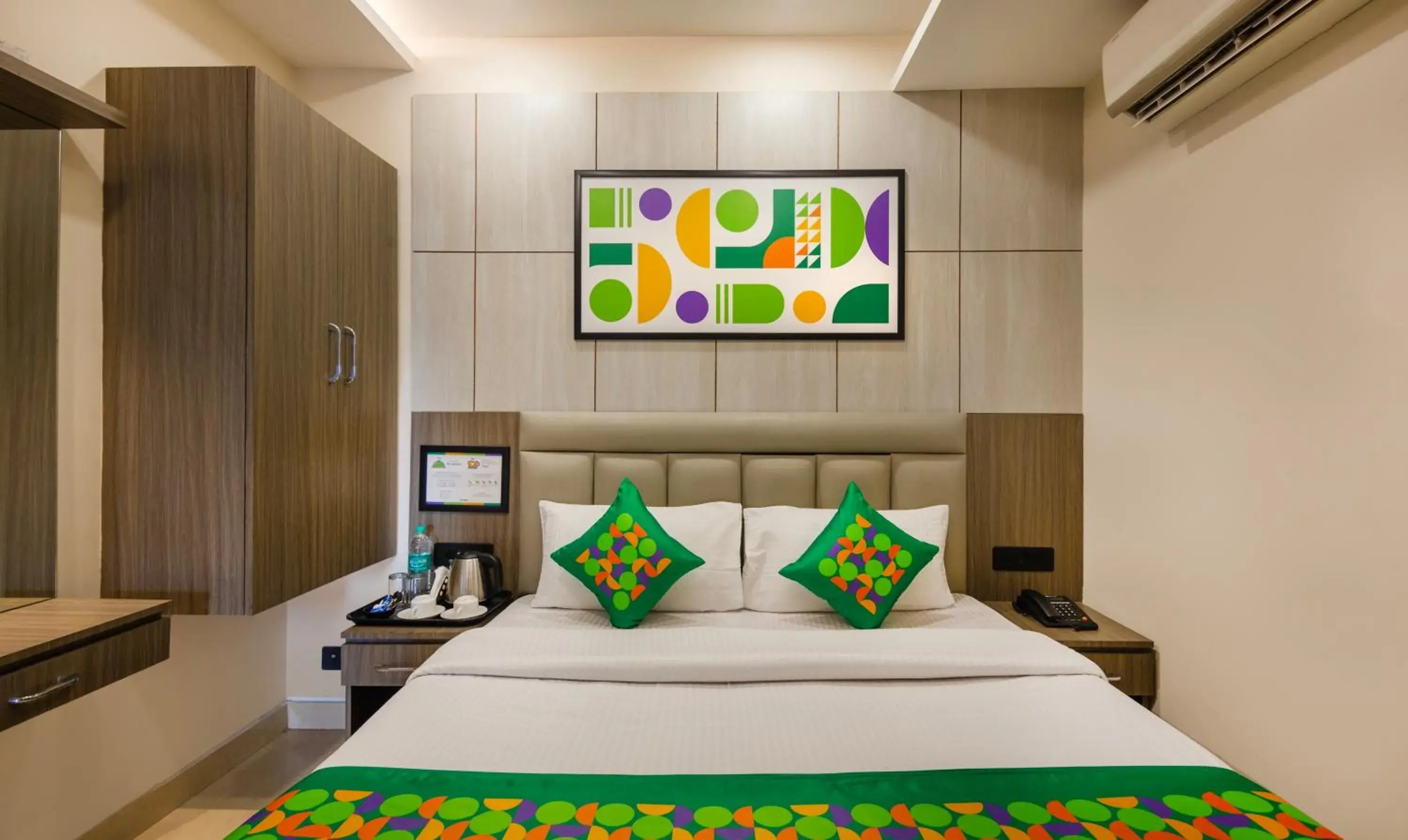 Bedroom, Bed in Treebo Bombay Palace Bedroom, Bed in Treebo Bombay Palace