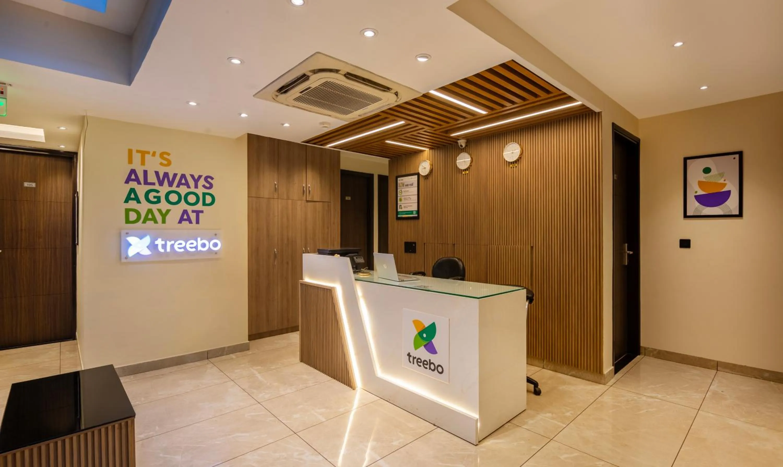 Lobby or reception in Treebo Bombay Palace