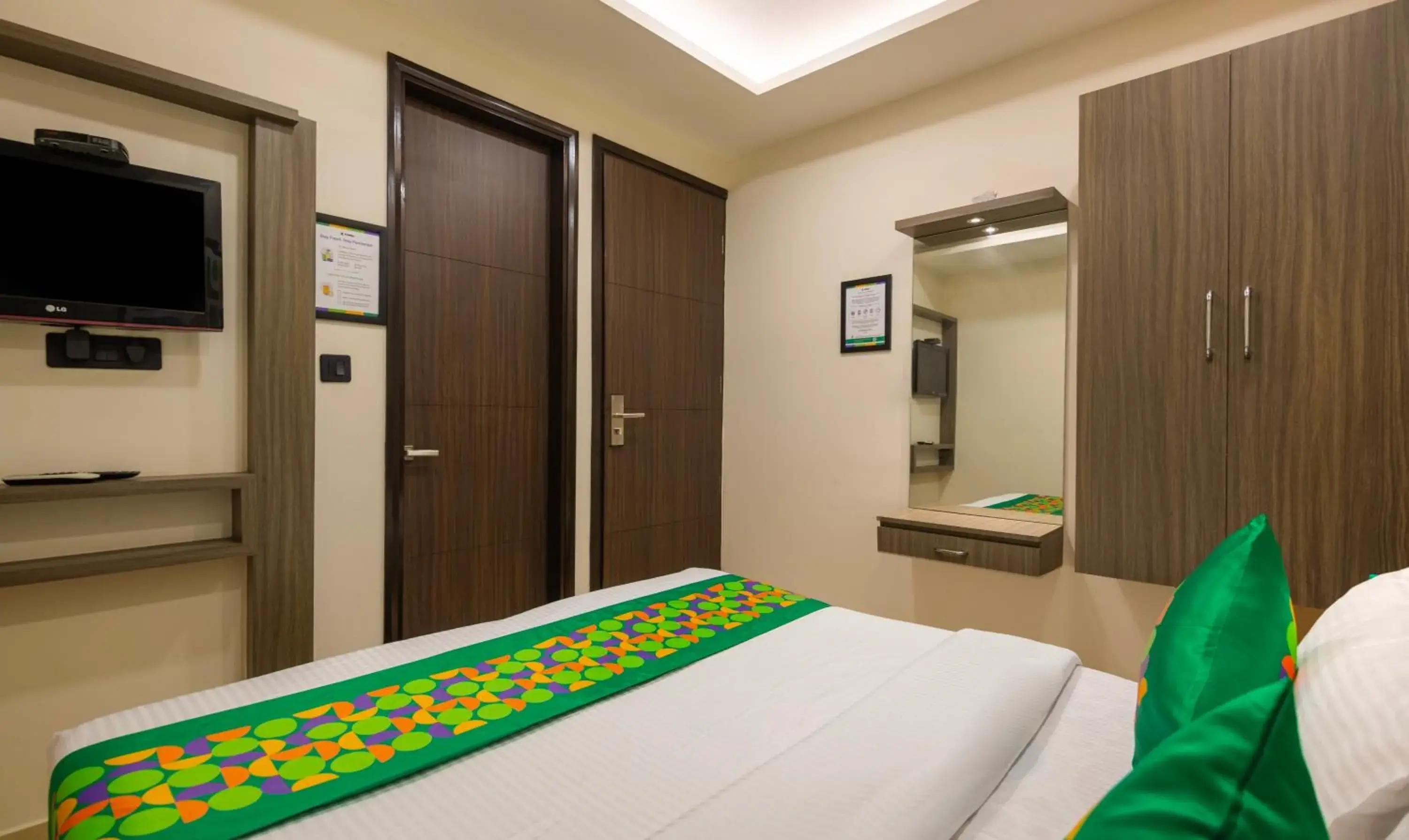 Bedroom, Bed in Treebo Bombay Palace Bedroom, Bed in Treebo Bombay Palace