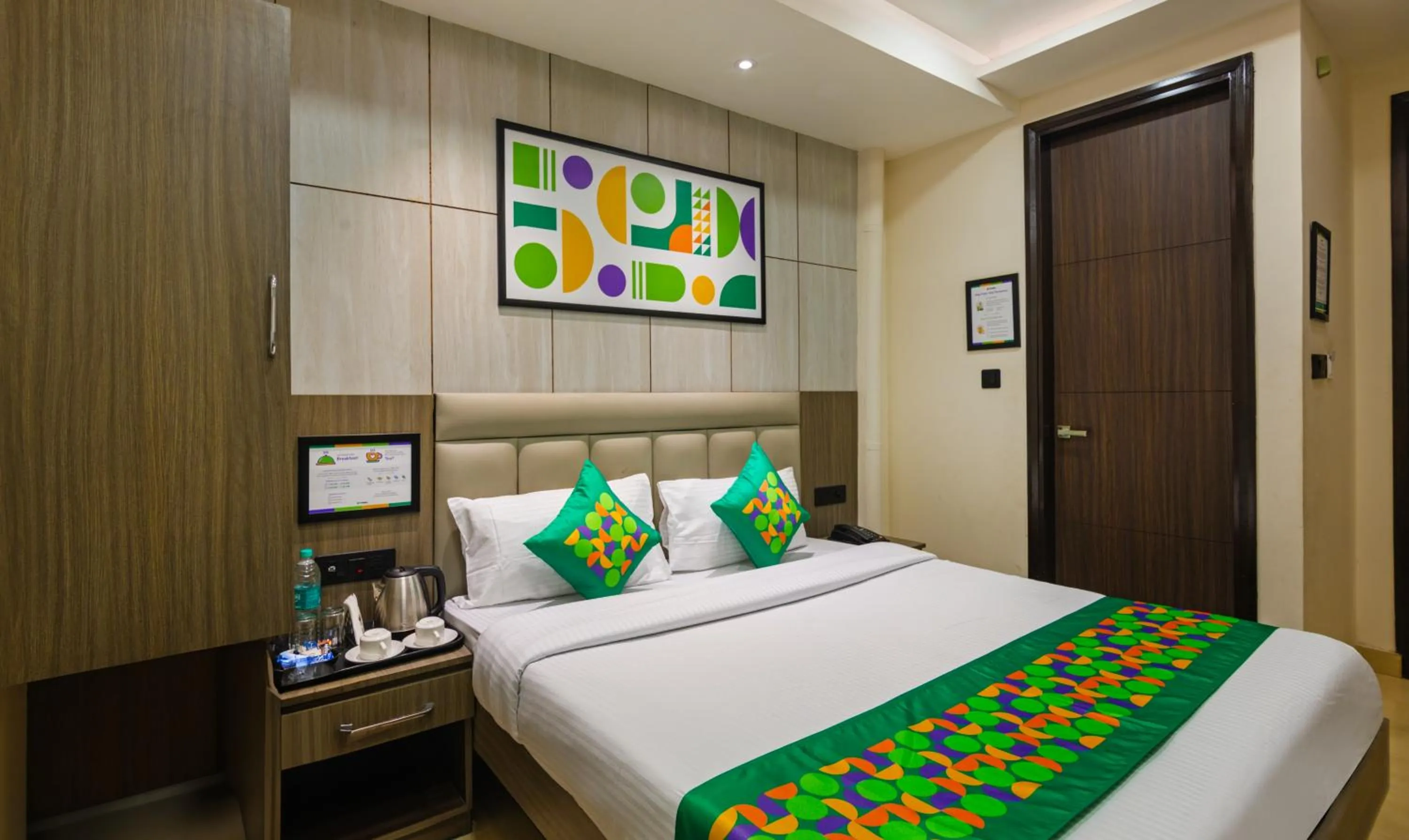 Bedroom, Bed in Treebo Bombay Palace