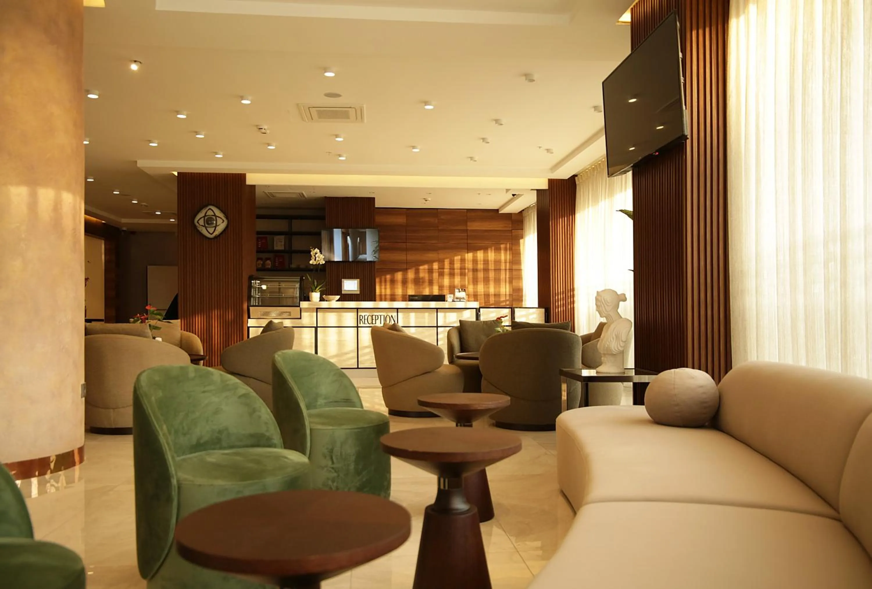 Lobby or reception in Tress Hotel