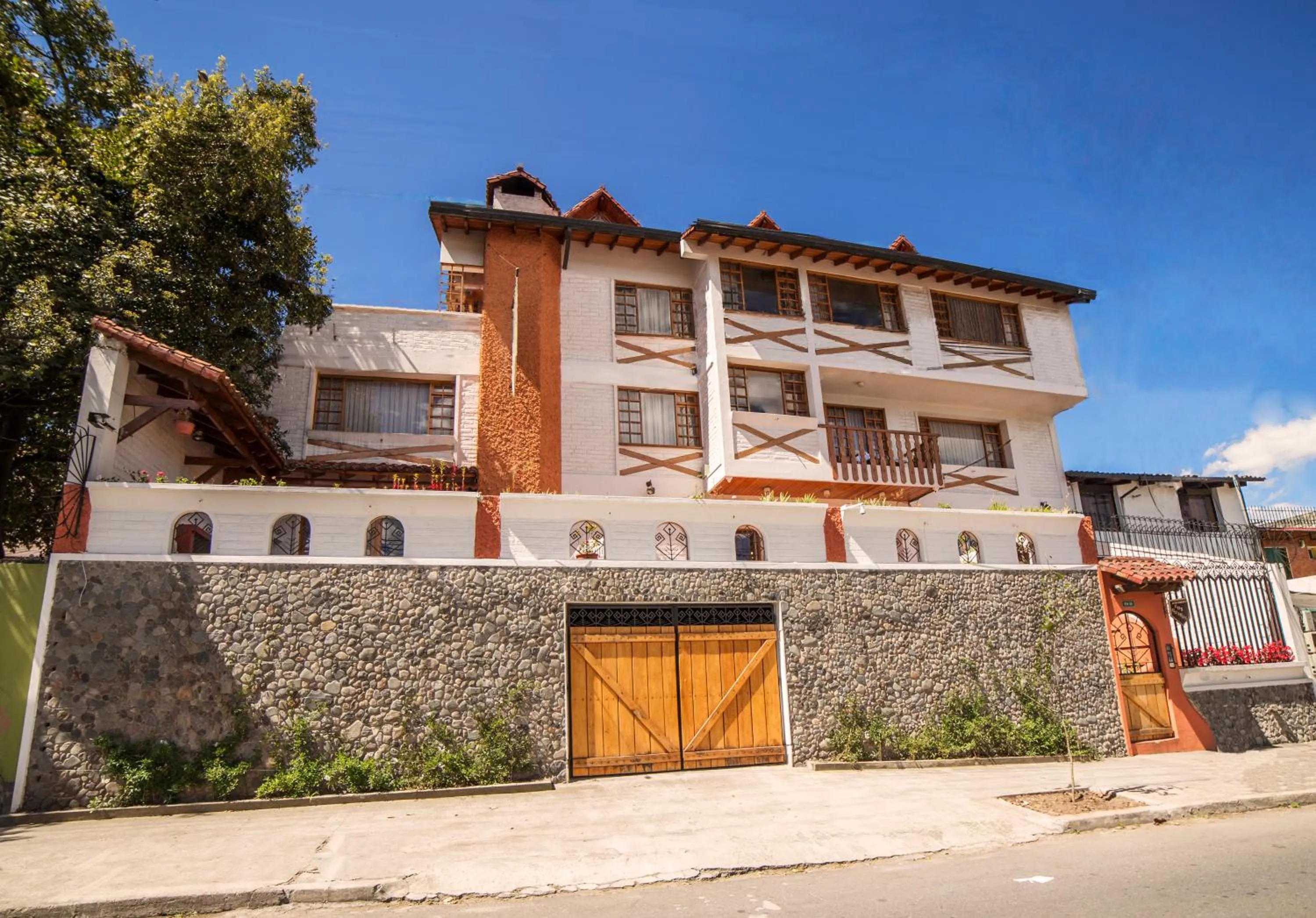 Facade/entrance in Apartamentos Los Quipus